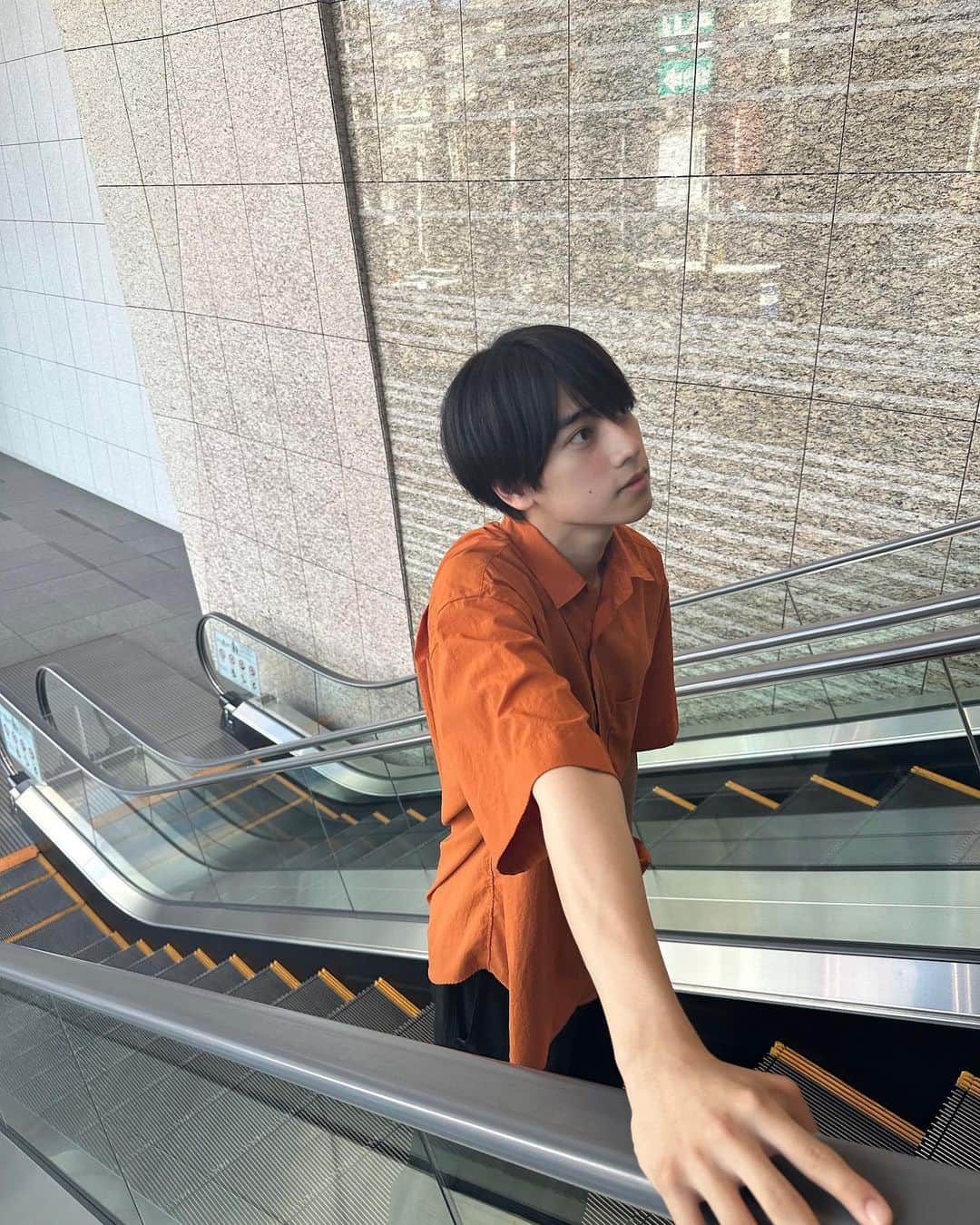本島純政さんのインスタグラム写真 - (本島純政Instagram)「オレンジのシャツ🍊 なんか新鮮🍊 #私服 #夏コーデ」8月17日 18時15分 - junsei_motojima