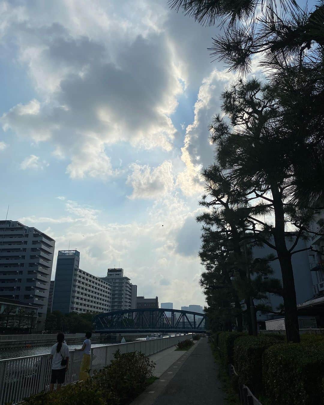 小坂明子のインスタグラム：「この空は何を想う？」