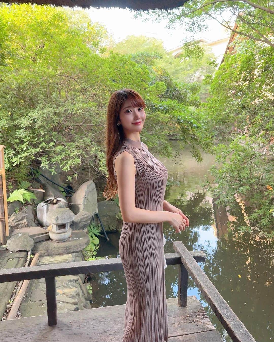 のインスタグラム：「. 錦水🌿🫧 . きんつば美味しかった〜😋💚 和菓子って繊細で美しくて、ほっこり優しい気持ちになる . お抹茶もだいすき🍵 高校生の時、茶道を習っていて 楽しかったのをいつも思い出す☺️🫧 また習いたいな、、👘💚 . . #錦水#椿山荘#きんつば#金鍔#抹茶#japan#tokyo#matcha#chinzanso」