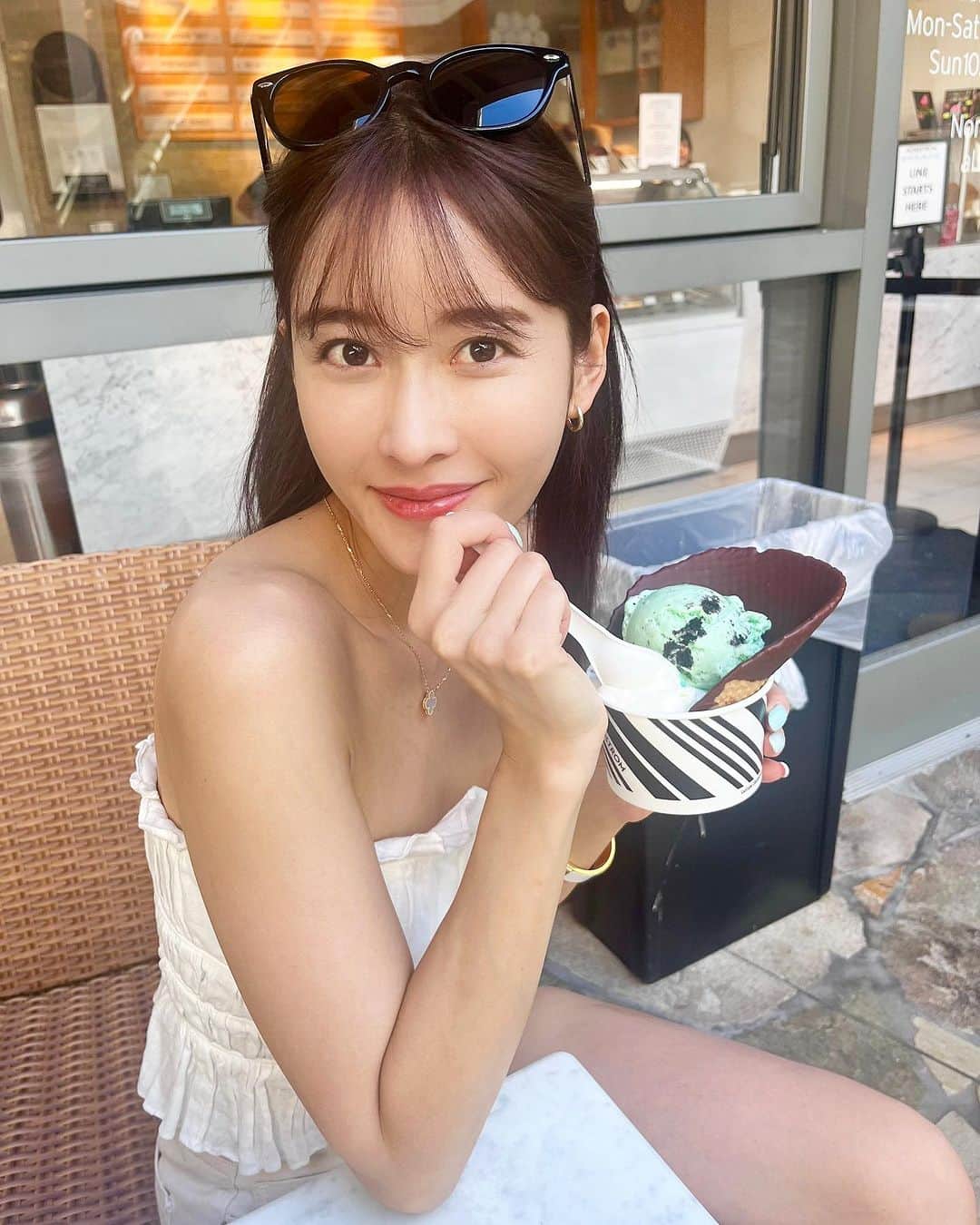 川口優菜のインスタグラム：「. Lucky meeee🦢🍧🩰🎀 食べたい時は食べる🍧  ダイエットは我慢するほど、 後からリバウンドする😳😳  本日21:00〜YUNAŚCHOICE７回目の再販を行います🦢✨  皆様本当にお早めに🙇‍♀️💦 #YUNAŚCHOICE」