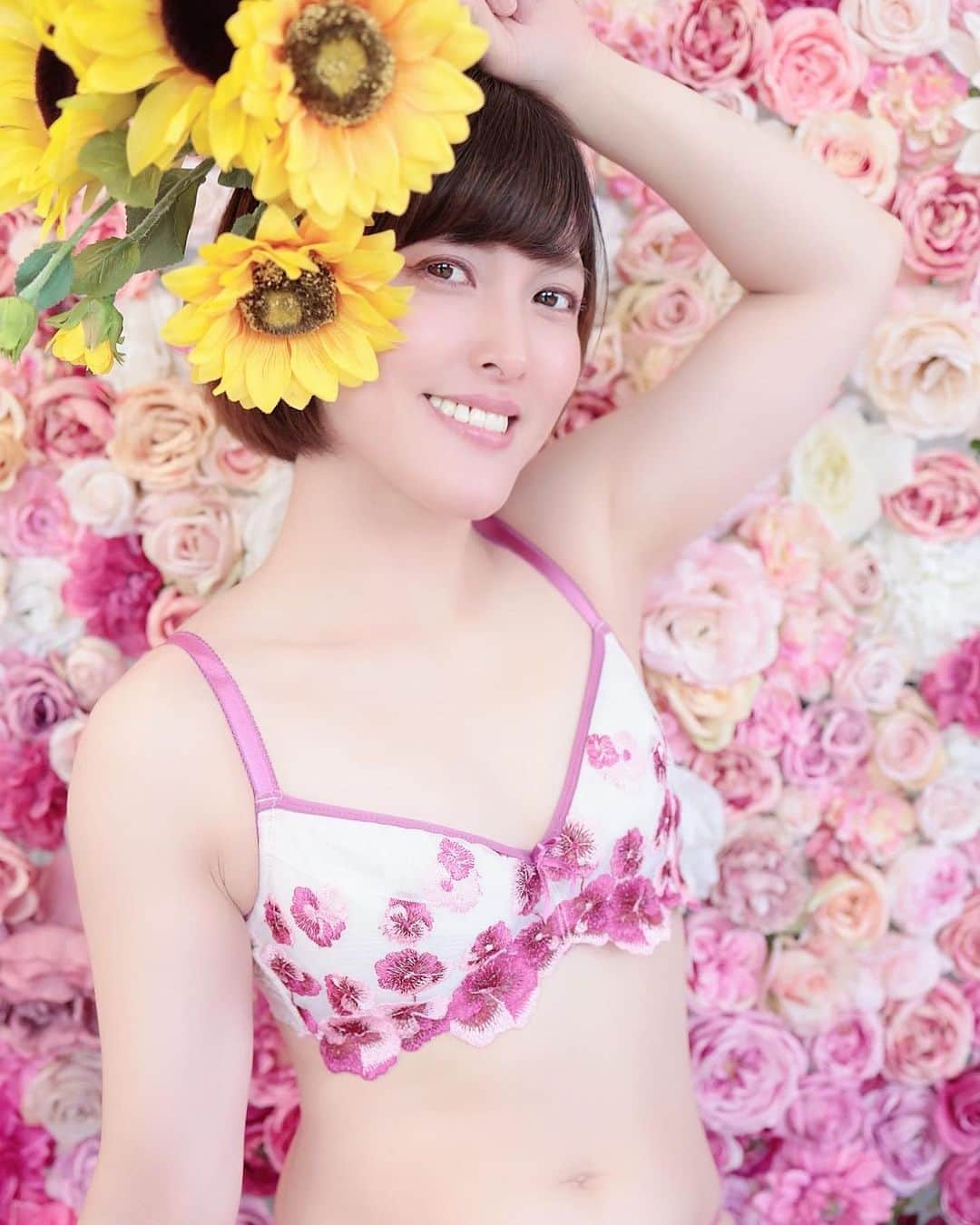 可愛ゆりあのインスタグラム：「ひまわり🌻  #被写体　#被写体モデル  #被写体希望  #モデル #撮影会モデル #ひまわりと私」