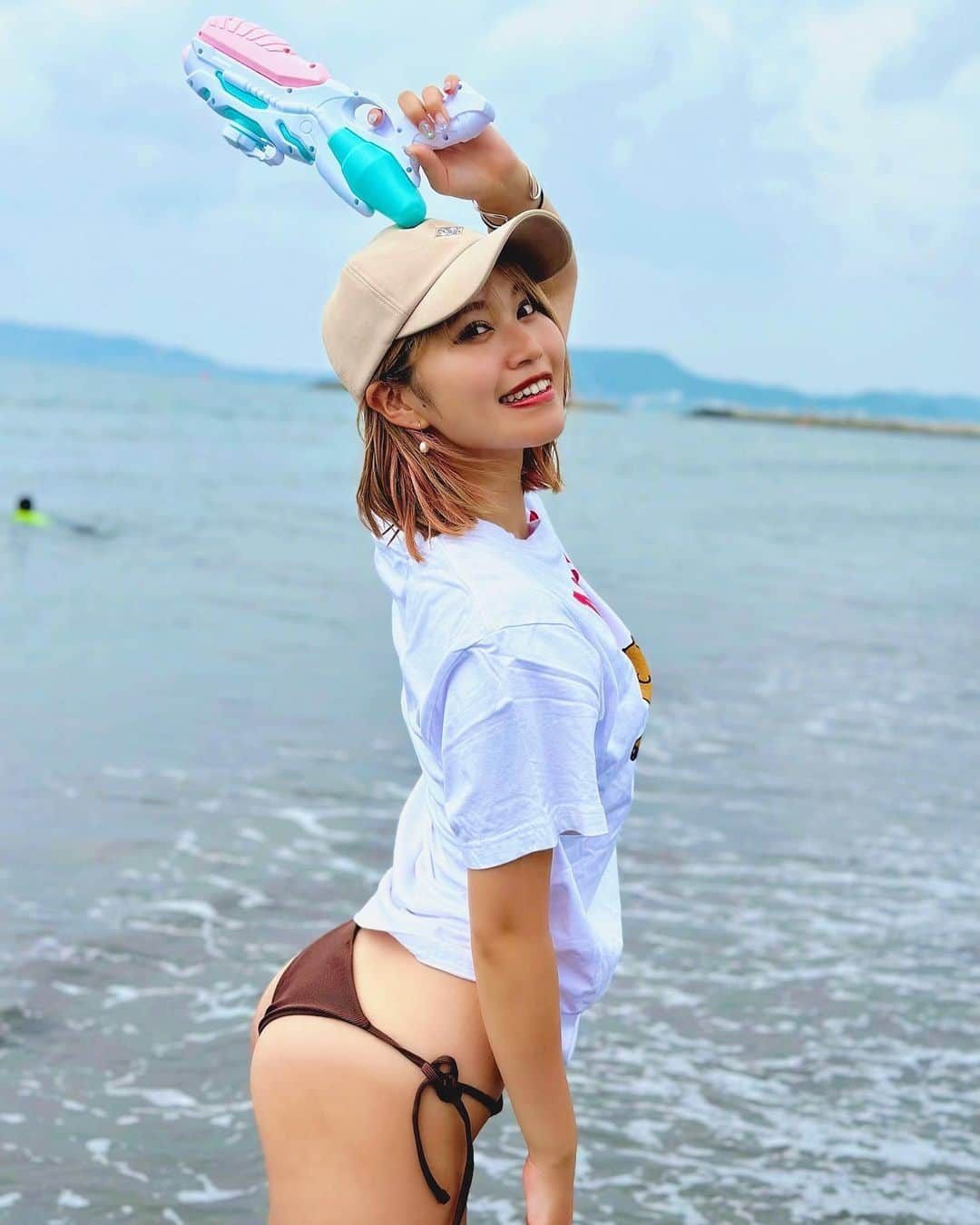 牧野広実のインスタグラム：「⑅◡̈*  　　　 お尻の日焼けが目立ってきました🍑　　 　　　　 　　　　 #surfing #surfgirl #サーフィン #サーフィン女子」