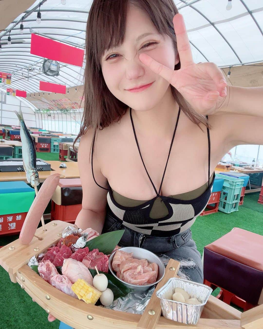 小鳥遊くれあさんのインスタグラム写真 - (小鳥遊くれあInstagram)「新店舗🌸福岡西区今津の「BBQ最強伝説」！ BBQ形式で柔らかくてボリューミーなお肉はもちろん食べれて、 新鮮な採れたて野菜がなんと食べ放題ということで 福岡帰省したら絶対行くんだー！！ って思ってたので ちゃんと行ってきたよ💓  この前志賀島行った時は会えなかったけど 新店舗にキクリンいたー！！ (もう、肉最強伝説店舗ありすぎて キクリンどこに出没してるか 分からんからある意味伝説のポケモンやｗ←)  福岡でお肉は肉最強伝説しか勝たんってぐらい 美味しさハイクオやから みんなも行ってみてねー！🍖  #肉最強伝説 #福岡グルメ #福岡観光 #福岡ランチ #福岡ディナー #糸島ランチ #糸島グルメ #糸島野菜 #糸島デート #福岡肉グルメ」8月17日 18時33分 - kurea_primo