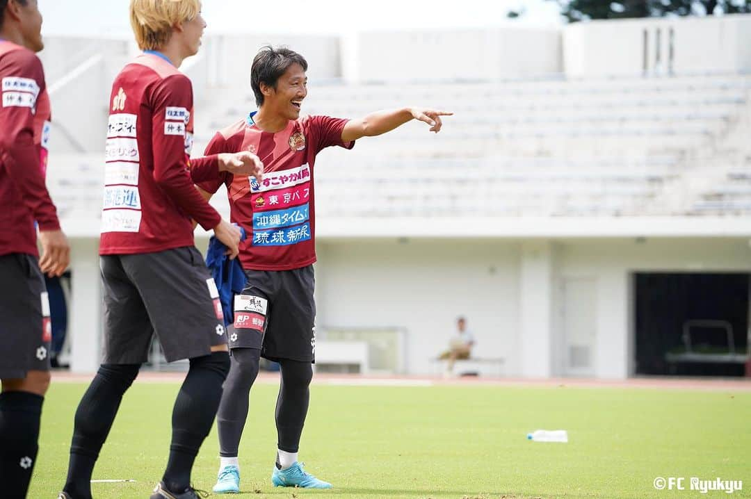 FC琉球のインスタグラム：「📷｜𝙋𝙃𝙊𝙏𝙊𝙂𝘼𝙇𝙇𝙀𝙍𝙔 8/17(木)TR🔥  今週末はアウェイゲーム 🏆J3 第23節 8/19(土）18:00k/o 🆚ギラヴァンツ北九州 📍ミクスタ  #FC琉球  #FCRYUKYU  #沖縄  #okinawa  #琉球  #jleague #Jリーグ  #サッカー  #football  #soccer  #sfida  #ジンベーニョ  #沖縄とともに強くなる #ONEOKINAWA  #J30」