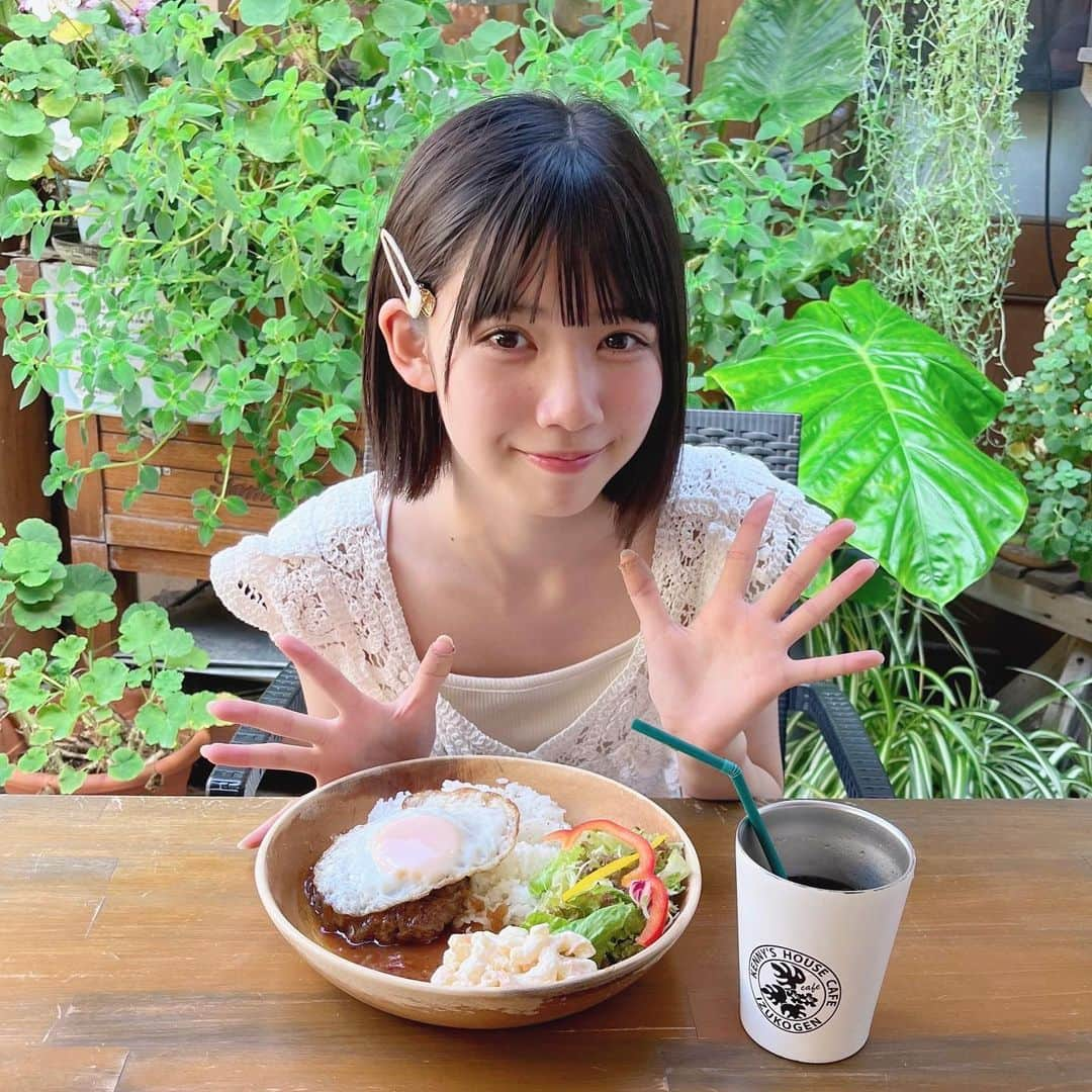 伊藤沙音さんのインスタグラム写真 - (伊藤沙音Instagram)「🧁🐶  伊豆高原のCafe行ったよ🐶🍴  もふもふピノとパシャリ！📷´-  ランチは何を食べたでしょ~？🫶 @kennyshousecafe   今日もInstagram遊びに来てくれてありがとう🎀  ∴ ୨୧ ∴∵∴ ୨୧ ∴∵∴ ୨୧ ∴∴ ୨୧ ∴∵∴ ୨୧ ∴∴ ୨୧ ∴∵∴ ୨୧ ∴ 8月20日（日）11時〜インスタライブします🩷 みんな遊びに来てくれるの楽しみにしてます！   #伊藤沙音 #シャノン#伊豆高原 #家族旅行   #ニコラ #nicola #ニコモ #ニコラ9月号発売中  #ノーマルカメラ#マルチーズ#もふもふ犬」8月17日 18時44分 - shannon_ito_official