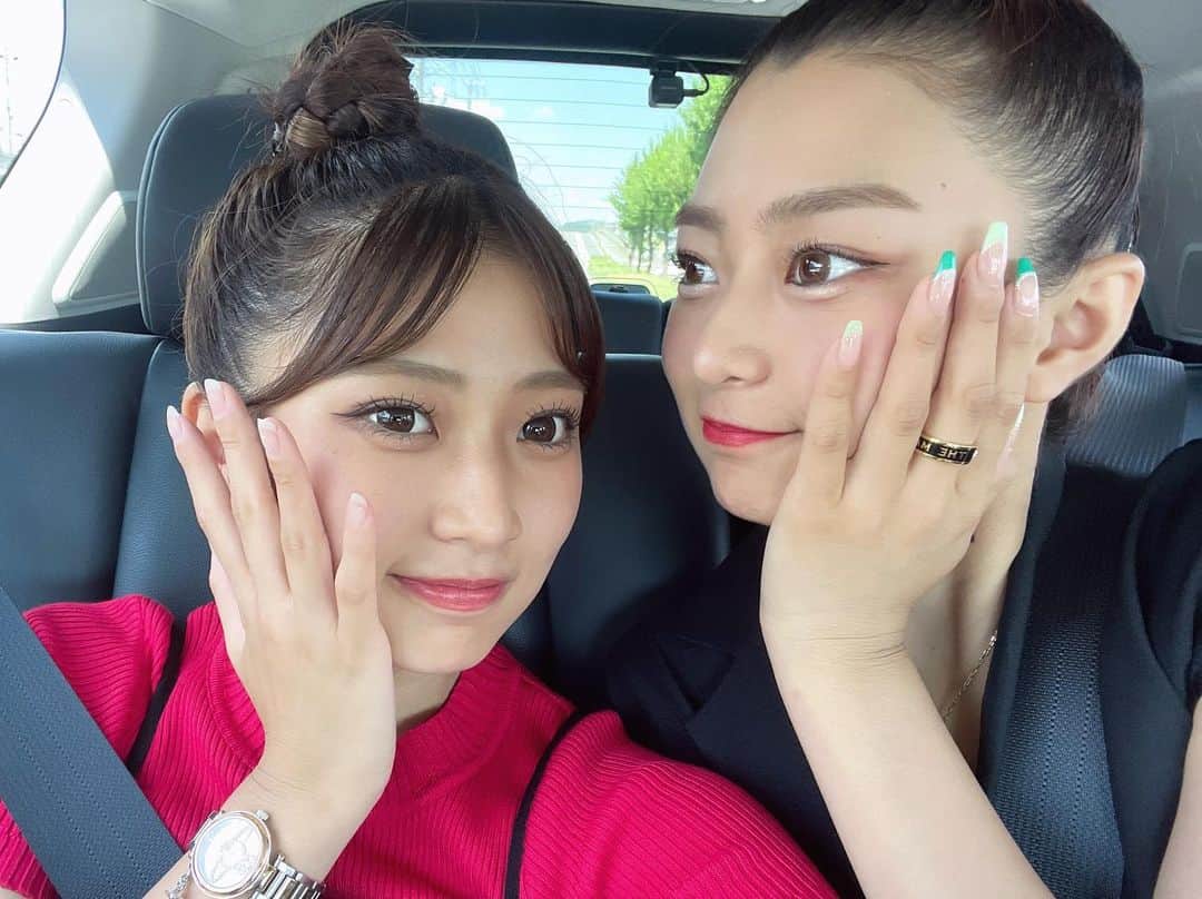 山口永愛さんのインスタグラム写真 - (山口永愛Instagram)「この日は3姉妹でお団子おそろいにした😚  前髪なしにしたり髪型同じにしたらどっちかわかんない！似すぎ！って最近どんどん言われるようになってきた😂  みんなYouTube「ゆなととあ」見てくれてるー？？👀🤍  この前ゆなとままと、自分たちのYouTube見てておもしろくてずっと大爆笑やった笑   #今日好き  #今日好きになりました  #チュンムン編  #山口永愛  #とあ  #ゆなととあ  #ゆなとあ」8月17日 19時05分 - toachan74