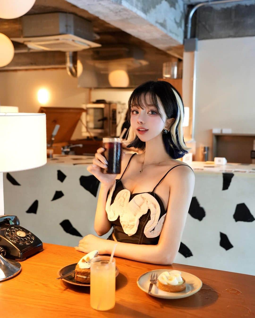 くまくまくまさんのインスタグラム写真 - (くまくまくまInstagram)「・ 蔵前の可愛いオシャレカフェー「ARC」☕️🐄 @arc__coffee   チーズタルトもコーヒーも美味しいし、ペット可🐶♡  雰囲気最高だった♩  ┈┈┈┈┈┈┈┈┈┈ ARC (アーチ)  東京都台東区鳥越2-3-4  #蔵前#東京カフェ#蔵前カフェ#ARC #カフェ#カフェ巡り#カフェ好きな人と繋がりたい #カフェ部 #カフェ活 #arccoffee #蔵前ランチ #蔵前グルメ#オシャレカフェ#夜カフ#tokyocoffee #tokyocafe #カフェ女子#蔵前さんぽ#東京カフェ巡り #下町グルメ #浅草カフェ#東京グルメ #最新カフェ#カフェ活#無機質カフェ#台東区カフェ #台東区グルメ」8月17日 19時01分 - dango_kuma