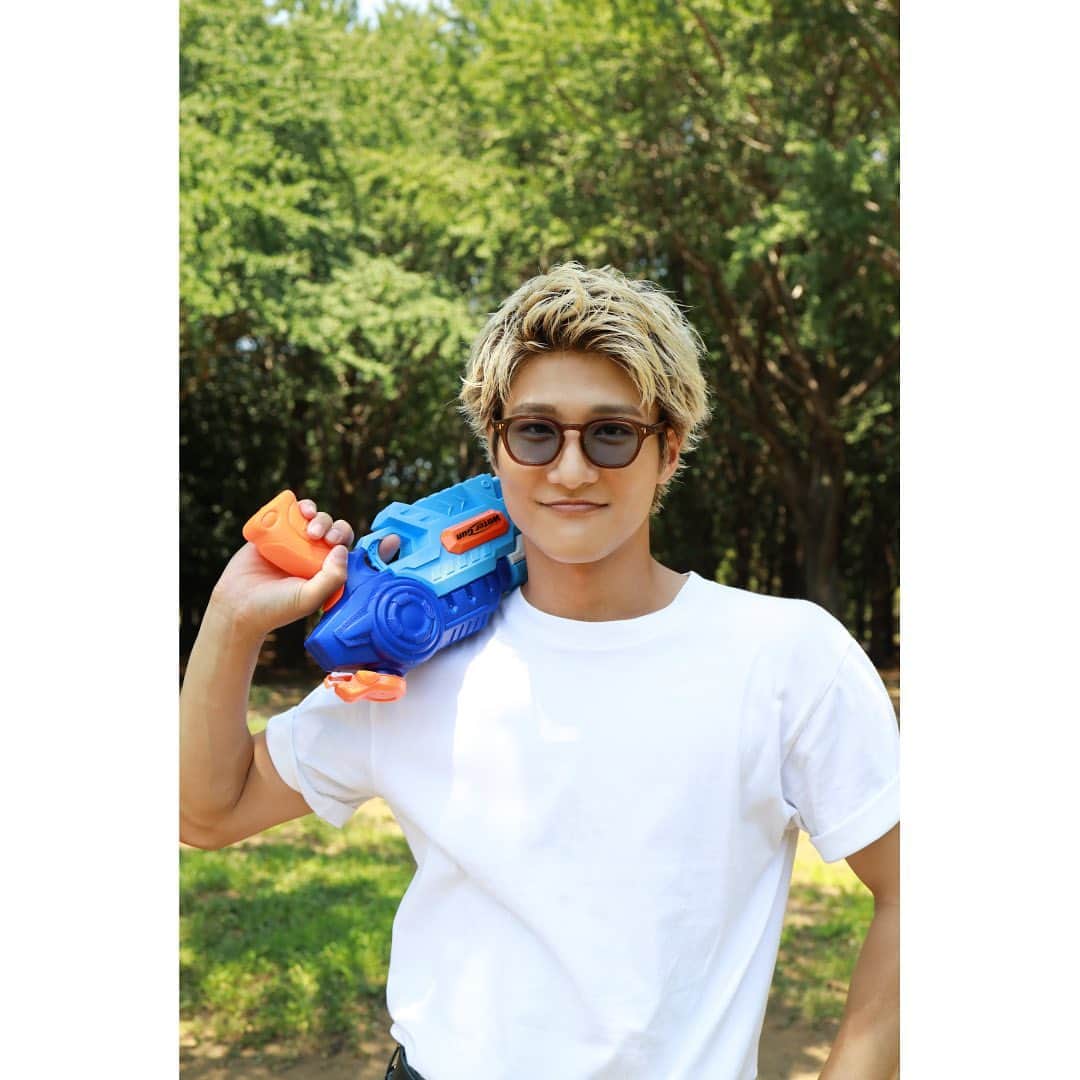 学芸大青春さんのインスタグラム写真 - (学芸大青春Instagram)「#学芸大青春  インスタ・マンスリー企画8月編/テーマ:サングラス  真夏の眩しさにはサングラス🕶 メンバーそれぞれに似合うサングラスをRe:See（@resee.official）さんにセレクトしていただきました！  #内田将綺 「撮影の後は水鉄砲で思いっきり遊んで、みんなでズブ濡れになりました😂」  #gdjs #じゅねす #サングラス #resee #リシー」8月17日 19時01分 - g.junes_official