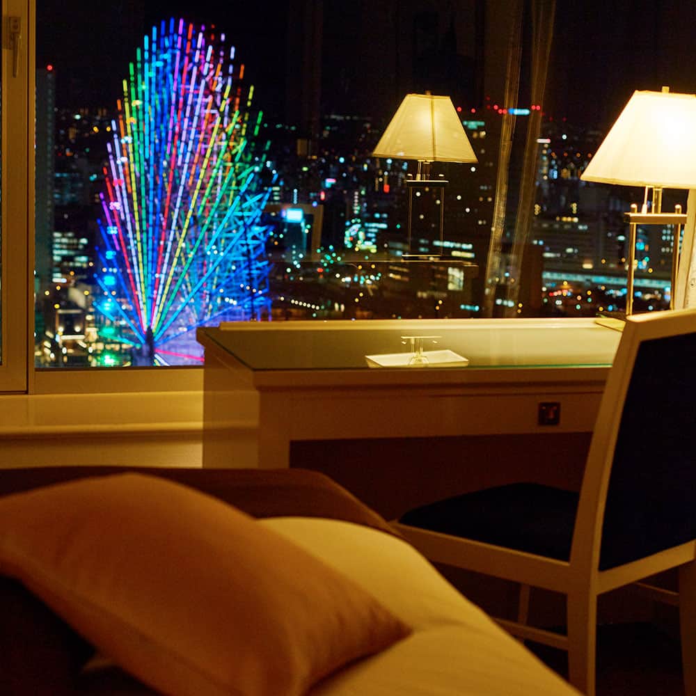 ヨコハマ グランド インターコンチネンタル ホテルさんのインスタグラム写真 - (ヨコハマ グランド インターコンチネンタル ホテルInstagram)「非日常に浸る贅沢なひとときを✨ お部屋から眺める夜景は格別です。  #ヨコハマグランドインターコンチネンタルホテル #横浜夜景 #みなとみらい夜景 #ナイトビュー #ホテルからの景色 #横浜ホテル #ラグジュアリーホテル #ホテルステイ #インターコンチネンタル横浜 #横浜グランドインターコンチネンタル #intercontinentalyokohamagrand #nightview #yokohamahotel #yokohama #minatomirai #hotelgram #yokohamatrip #hotelstay」8月17日 19時03分 - intercontinentalyokohamagrand