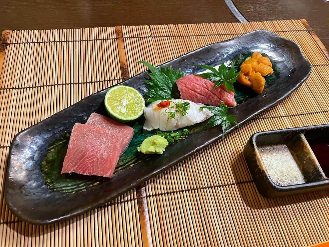 yuco_yoshidaさんのインスタグラム写真 - (yuco_yoshidaInstagram)「さおのBDもいろちゃんの出産祝いもできてなかったので、色々物はもらってるやろうしなかなかゆっくりご飯食べることもないかなと思いお祝いご飯に♡ ゆっくり飲んで食べて話せてうれしかった🥰🥰🥰 ・ ・ よく遊んでた頃とは全く違う生活してて面白いけど← 幸せそうでなにより✨☺️ また神戸にも遊びにゆくねー！！❤️‍🔥 ・ ・ #お祝いごはん #心斎橋グルメ」8月17日 19時08分 - yuco_yoshida