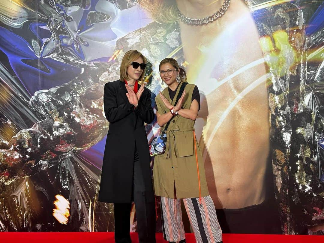 仲宗根梨乃のインスタグラム：「Always inspired by @yoshikiofficial Thank you so much for most luxurious Dinner show 🙏 I was also so happy to see @xy___official Performance and meeting @yokozuna_hakuho」