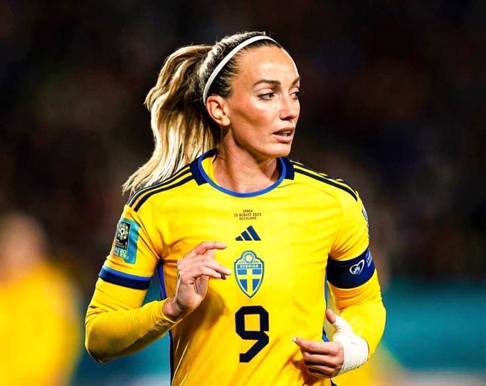 のインスタグラム：「175 caps in this beautiful jersey 🇸🇪」