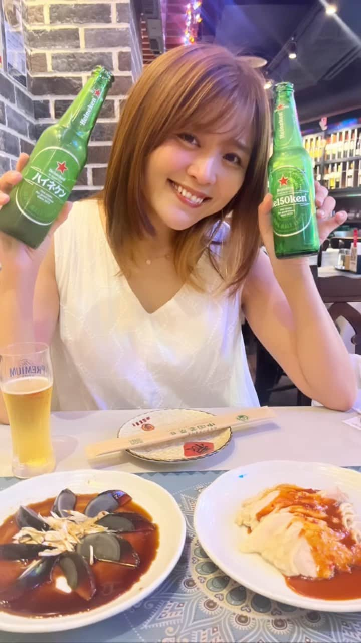 東紗友美のインスタグラム：「ハイネケン、さわやかでもう本当に好き。 もう少し美味しそうに飲めたなぁ🍺  最近、物理的に忙しくなっていました。（子供の夏やすみがあったり、書き物も、試写をみるのも、台本を読み込んだりすることも🌻娘が愛おしくて仕方ないですが、最近私の作ったご飯しか食べたくないシーズンに突入して、毎日のお料理も大変です😹）色々バタバタしていたので、大好きな🍺は久しぶりでした。 この季節だから、外で飲みたいんですけど、 サクッとお昼にお仕事でもプライベートでも仲良くしている友人と🍻もう２０年来の仲🤝  さてさて仕事っていうのは立ち止まってもモヤモヤするし、現実から目を背けて逃げても辛いし、諦めるのもちがう。 とにかくやるしかないんだなぁ。 前向きな意味で、毎日闘っています🌟 きっと、皆さんもですよね！  暑いけど、残暑も頑張りましょうな🍻 #ハイネケン」