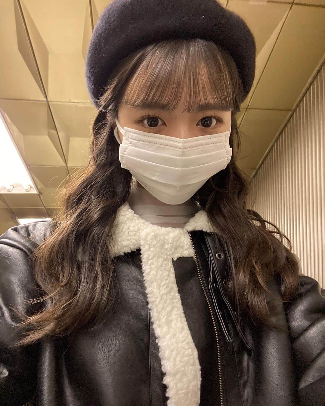 阿部ここはさんのインスタグラム写真 - (阿部ここはInstagram)「・ YouTubeショート動画バトル本当に有難うございました！！ 4万回っていうのももちろん嬉しいことだけど、なにより2万回再生突破！とか1000人ずつ増えていくのに対してのコメントが沢山あって一緒に喜んでくれてる感じがあって嬉しかった☺︎ 2つ目のバトル終わって、3つ目のバトル私服着回し投票が行われているので引き続き応援よろしくお願いします🙇🏻❕ ⁡ コロナ期間の時のマスク自撮り集が沢山あったから放出 ⁡ #阿部ここは#ここちゃ#Popteen#Popteen専属モデルサバイバル#いつかのここは」8月17日 19時28分 - cocoha_abe