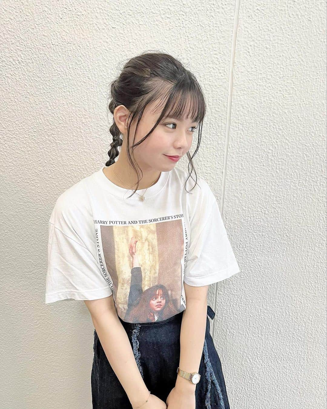 宮里莉羅さんのインスタグラム写真 - (宮里莉羅Instagram)「お気に入りのハーマイオニーのTシャツと 玉ねぎヘア🧅 かわいいヾ^_^💫  #ハーマイオニー#メリージェニー#玉ねぎヘア#02년생 #follow#followme#f4f#likeforlike#follow4follow#fyp#instagood#japanesegirl#instalike#selfie#ootd」8月17日 19時30分 - ranrin0403