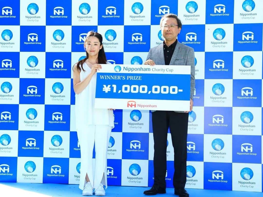 兼岩美奈のインスタグラム：「" 「Nipponham Charity Cup」 ⛳️桂ゴルフ倶楽部 33.36.69  3アンダーで優勝しました✌️ 難しいと思っていたコースで60台が出せたのが素直に嬉しい🥰いつも応援ありがとうございます❤️ . . . #桂ゴルフ倶楽部  #ニッポンハム #ゴルフ」