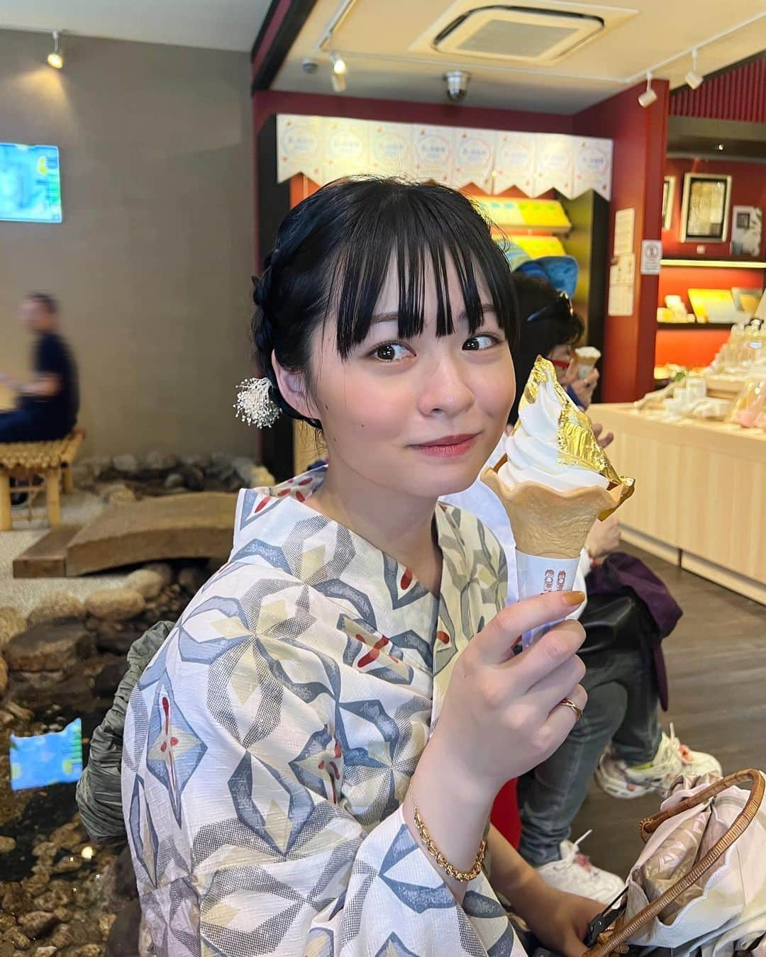 莉子のインスタグラム：「🍦🍃🎐」