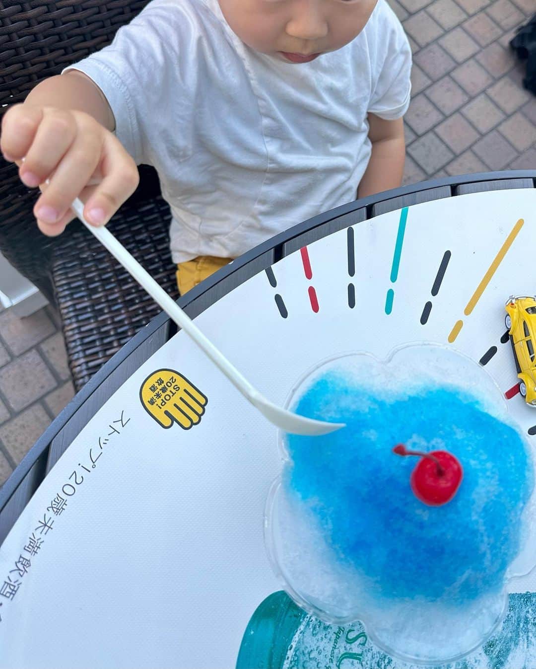 松尾由美子さんのインスタグラム写真 - (松尾由美子Instagram)「. お盆休みが終わってお仕事という方も多いでしょうか。 夏休み中、テレ朝夏祭りサマステに行きました。 チケットを購入してアトリウムの中のゲームをしたり、カートに乗ったり、かき氷を食べたり。 少しでもいい思い出になるといいなぁ。 8月27日（日）まで開催中です。  今週のJチャンは明日までよろしくお願いします😊  ブラウス、スカート ALMA EN ROSE @almaenrose_official  イヤリング @osewaya_official  エレガントなスタイル。 フレアスカートでフェミニンな雰囲気に。 グレーのチェックがスマートさをプラス。  #松尾と服 #テレビ朝日 #テレ朝 #テレ朝夏祭り #サマステ #ブルーハワイ」8月17日 19時45分 - yumikomatsuo5