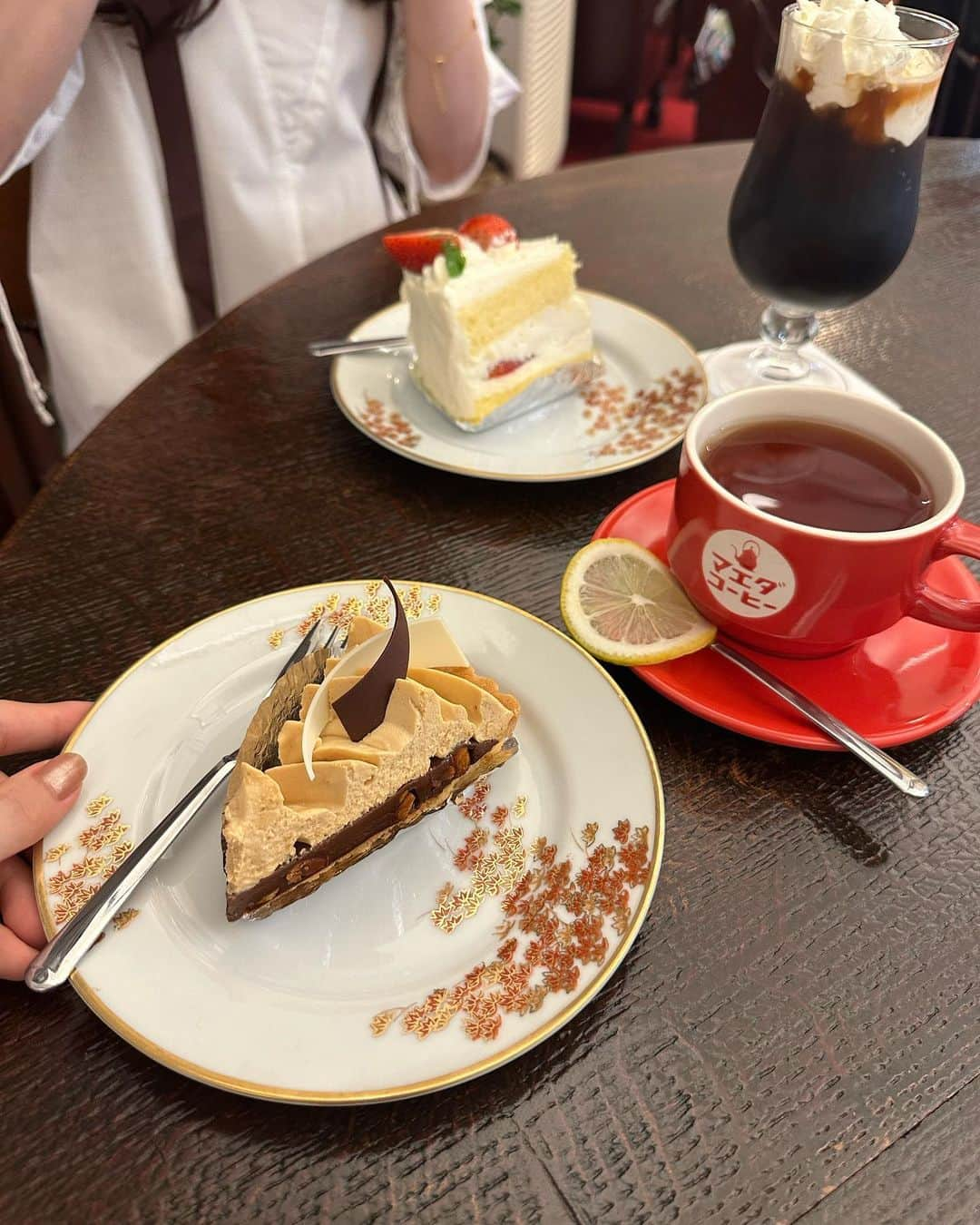 志賀可奈子さんのインスタグラム写真 - (志賀可奈子Instagram)「京都府庁内にて🍰☕️  前田珈琲のスイーツはいつも美味しい…！♡  #salonde1904 #前田珈琲 #京都府庁旧本館 #重要文化財  #洋館 #京都カフェ #京都ランチ #京都喫茶店」8月17日 19時58分 - kanapan_ya