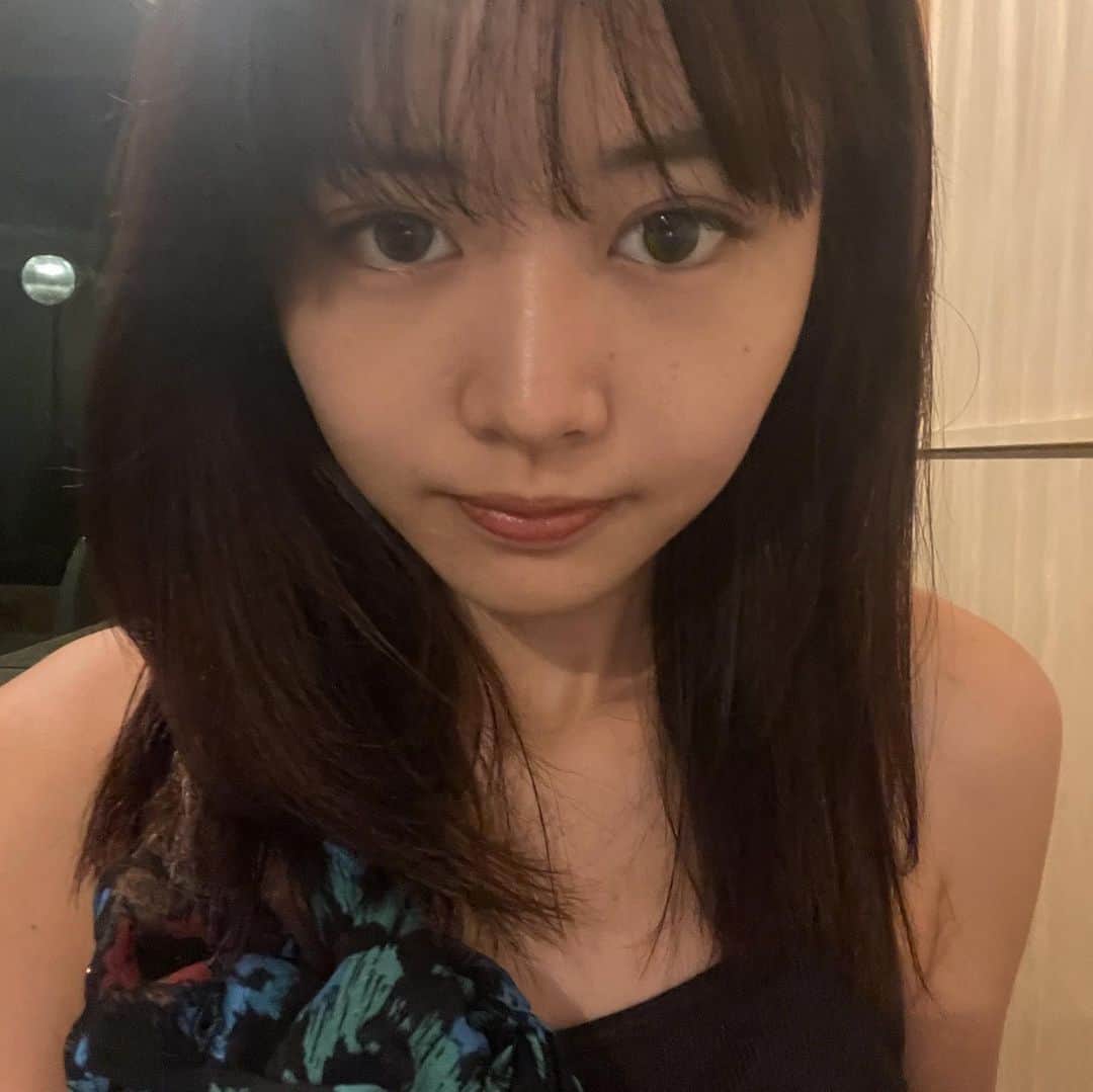 吉成亜美さんのインスタグラム写真 - (吉成亜美Instagram)「眉毛を自分で刈り整えてみたら、思ったよりキリリ眉になりました🫡  1番最後の投稿は、ティーセットをプレゼントした友達から来たレビュー🍵  #可愛い#苦労させてごめん」8月17日 19時50分 - amiyoshinari