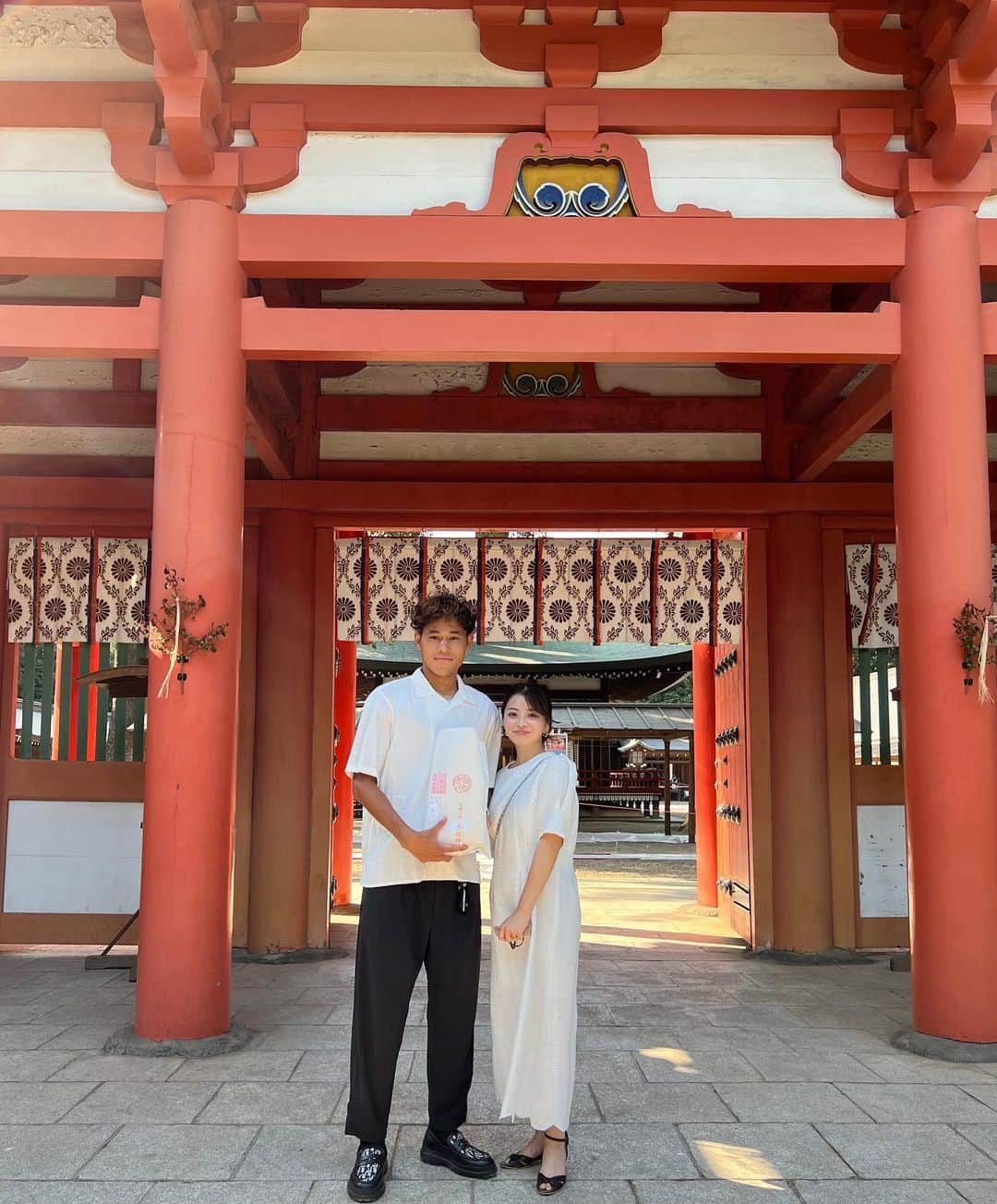 田中優衣のインスタグラム：「安産祈願の日の写真 この日お天気が良くてとっても暑くて 汗が止まらなくて少し髪の毛が 乱れてしまっております。  ストーリーでも投稿しましたが ほんとに沢山のお祝いコメント ありがとうございました。 みなさんのお心遣いに いつも心温まります😮‍💨」