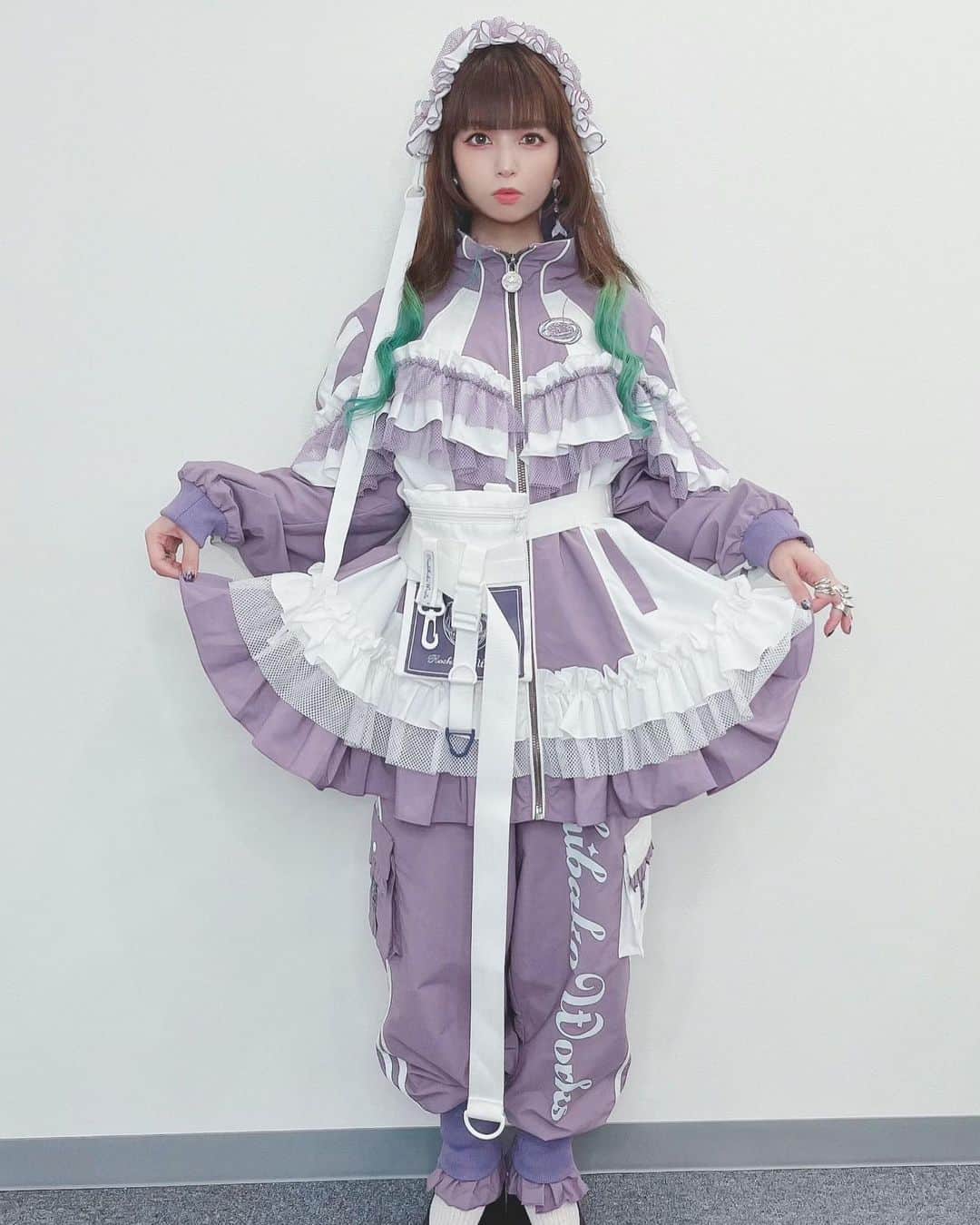 春奈るなのインスタグラム：「星箱Works様の展示会に行ってきました💖 新作のフリルたっぷりのジャージスタイルかわいい💜  #hoshibakoworks  #星箱works」
