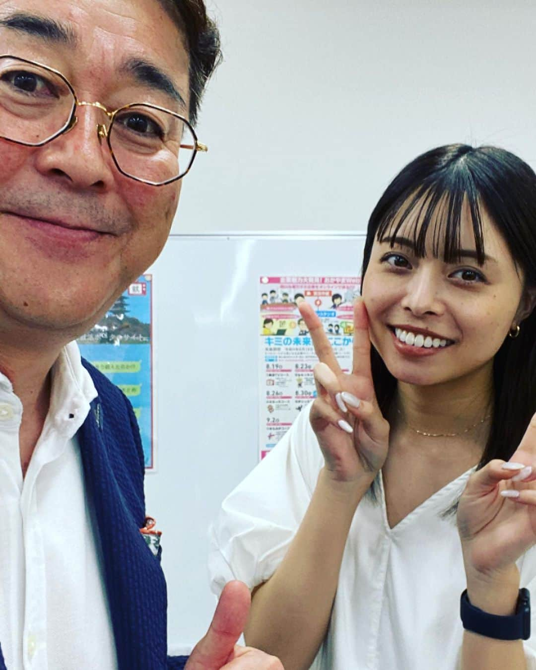 多賀公人のインスタグラム：「明日から岡山のオールスター企業が大集合する就活イベントがスタート！明日は元AKBの人見古都音ちゃんがSPゲストに！既に220人以上の就活生がエントリー。曜日によっては定員オーバーとか。会場設営中！司会を頑張ります！ #就活　#就活TV #岡山県　#企業研究　#インターンシップ　#akb #人見古都音　#多賀公人　#アナウンサー」