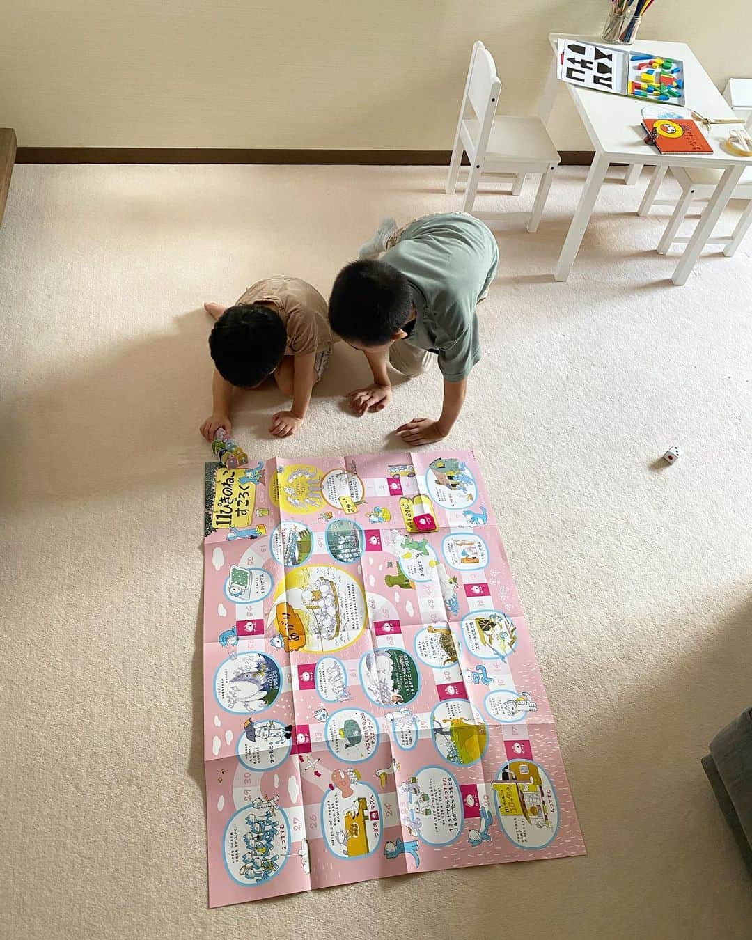 浜島直子さんのインスタグラム写真 - (浜島直子Instagram)「息子を連れて有子さんのお家へ。 @yukowatanabe520   あぁ、何もかもすてき✨  有子さんが作ってくれた、美しくて美味しい感動のお昼ご飯も(子供たち用の焼売も最高に美味しかった！)、  5歳児のやわらかなプクプクほっぺも、  「あぁ、こんなにやわらかかったっけ」とさかのぼる、ちょっと切ない記憶も、  いつのまにか、自分より小さな子に優しくできる息子の姿も✨ ・ #夏休み #5歳と8歳 #渡辺有子　さん #最後の2枚の写真は #うちの息子が連写した写真の中から厳選😂 #有子さんありがとう」8月17日 20時16分 - hamaji_0912