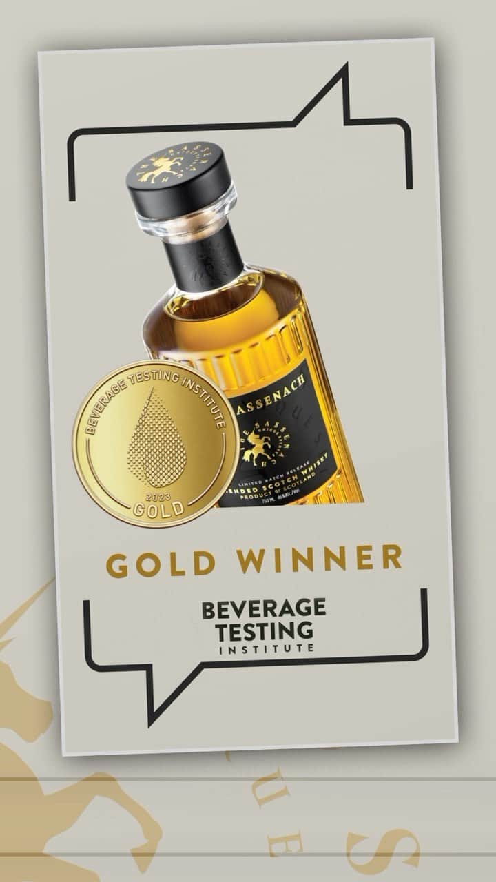 サム・ヒューアンのインスタグラム：「Gold, Gold, Gold!  Our Golden Baby never ceases to amaze 🙌🥃  The Sassenach #SpiritOfHome wins yet another Gold!!🏅 . . . #SassenachWhisky #Whisky #Whiskey #SamHeughan #Sassenach」
