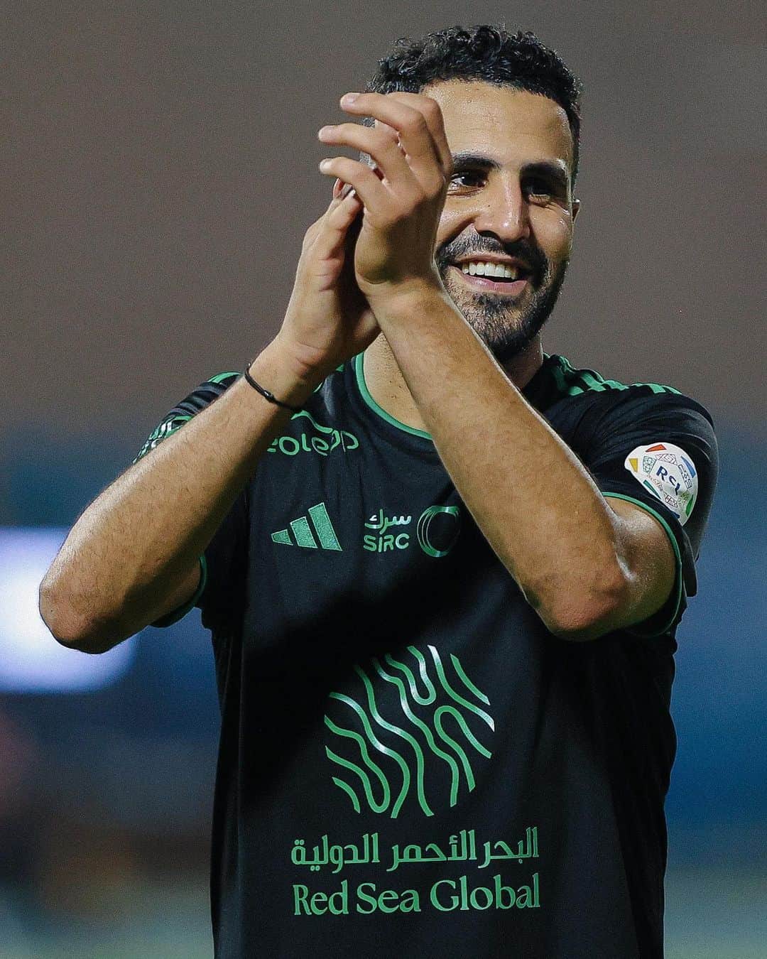 リヤド・マフレズのインスタグラム：「First goal and the winning streak goes on 💚 thank you for the incredible support away 🔥🔥🔥」