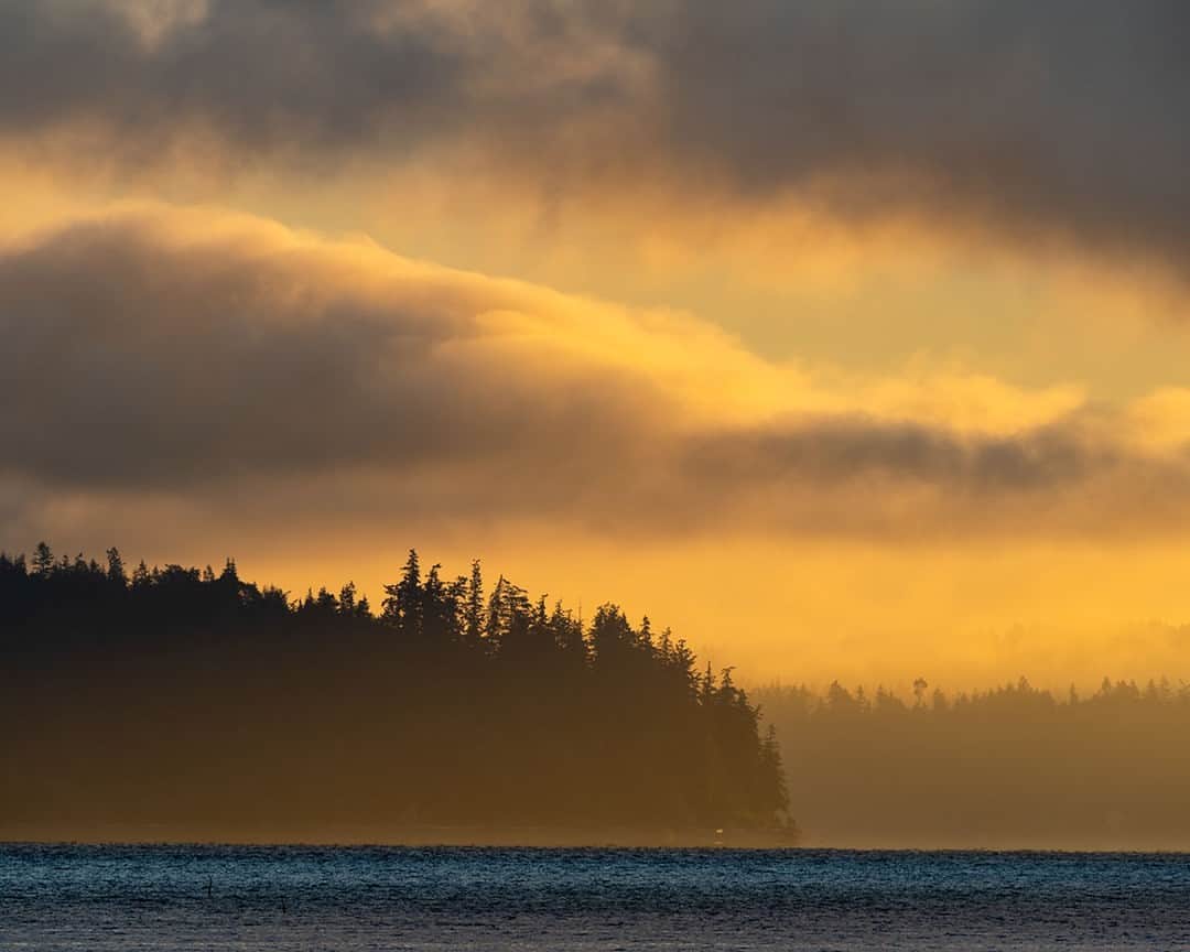 National Geographic Travelさんのインスタグラム写真 - (National Geographic TravelInstagram)「Photo @stephen_matera | Fog and low clouds are seen over Washington's Hood Canal at sunrise in summer. Morning fog is a common but beautiful sight near Puget Sound and Hood Canal. By midday the fog usually dissipates as the sun warms the air near the water.   Follow me @stephen_matera for more images like this from Washington and around the world.」8月18日 6時30分 - natgeotravel