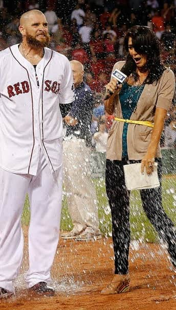 ジェニー・デルのインスタグラム：「Loved this #RedSox #throwback today on @cbssportshq!   “Stand in there in take it like a champ” 😂」