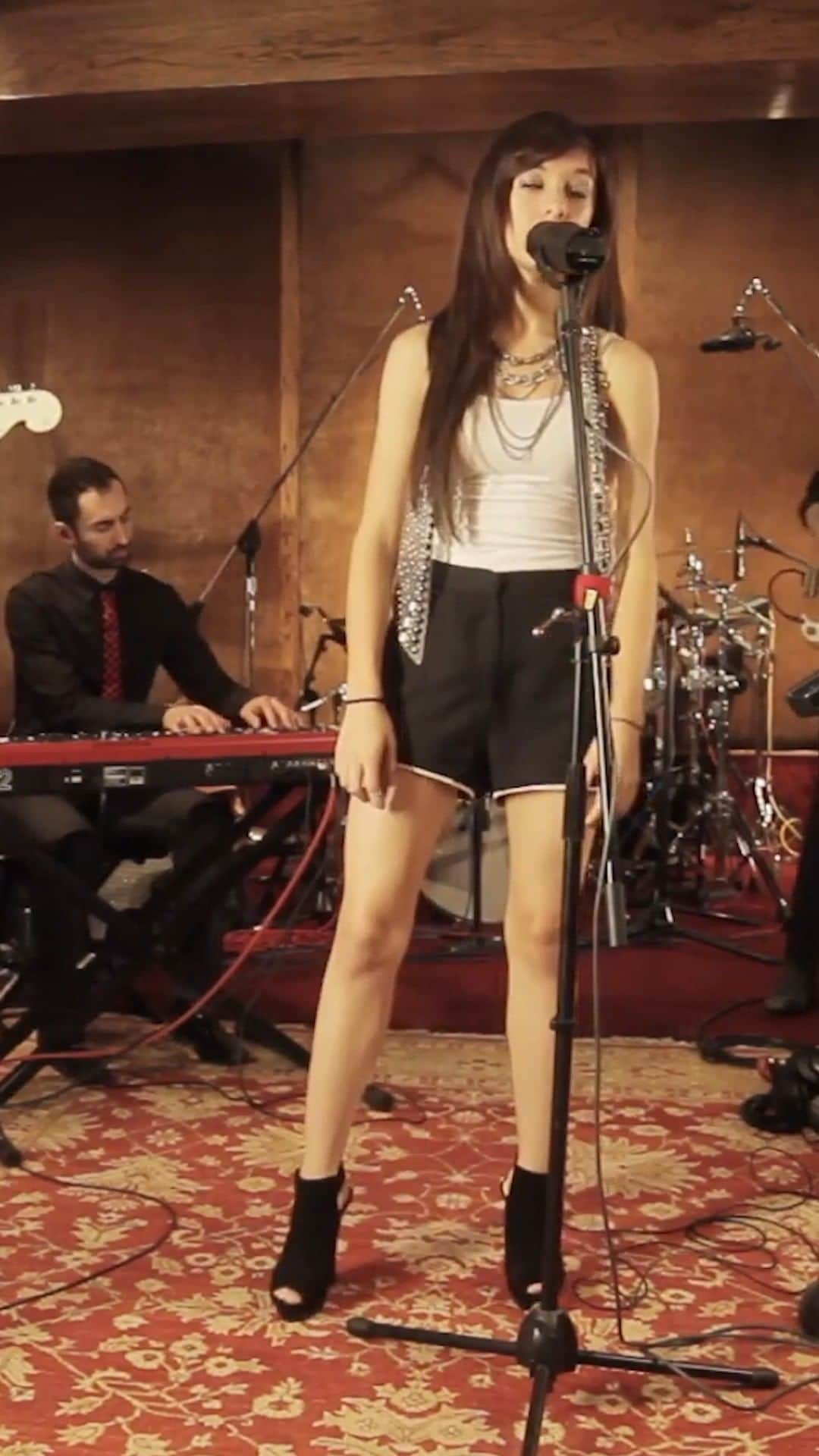 クリスティーナ・グリミーのインスタグラム：「We’re getting ourselves together this #GrimmieThursday! Enjoy this gem to celebrate #10YearsOfWithLove 💚」