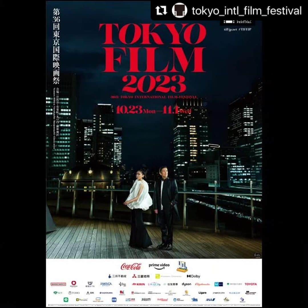 安藤モモ子のインスタグラム：「解禁🎬 第36回東京国際映画祭のナビゲーターに就任させていただきました🎞️ 大変光栄です。わくわくしています。  生まれ故郷の東京から、カラフルで全ての色に境界のない虹のような世界を、全てのイノチに優しい世界を、映画を通じて心から祈ります🌈🎥🌈  皆さま、一緒に映画の世界へ飛び立ちましょう。  I'm glad to announce you that I'm Inaugurated as a navigator for the 36th Tokyo International Film Festival🎞️ I am very honored and very excited.  From my hometown of Tokyo, I pray from the bottom of my heart for the world with no boundaries for all colors like colorful rainbow and kindness for all living beeings 🎉🌈🎞️🌈  let's fly to the dream world of movies together.  🎞️🎞️🎞️🎞️🎞️🎞️🎞️🎞️🎞️🎞️🎞️🎞️  ポスタービジュアル解禁！！ ナビゲーターは安藤桃子監督！！ 新たに映画祭のミッションも策定！！ https://2023.tiff-jp.net/news/ja/?p=61277  36th TIFF Unveils Key Visual, Festival Mission and Festival Navigator ANDO Momoko https://2023.tiff-jp.net/news/en/?p=18160  10月23日（月）～11月1日（水）開催の第36回東京国際映画祭のポスターが完成しましたので、お知らせいたします。 今年は本映画祭で生誕120年となる小津安二郎の特集を組むことになっており、その小津の代表作の1つである『東京物語』にオマージュを捧げるようなイメージで、現代の東京（撮影場所は東京駅近くのKITTE丸の内の屋上庭園）を舞台に、『東京物語』の中の笠智衆さんと原節子さんのように、親子で奥田瑛二さんと安藤桃子さんを撮り下ろしました。ビジュアル監修は昨年同様コシノジュンコさんとなり、東京都近郊の映画館で8月18日（金）から掲出予定です。  The 36th Tokyo International Film Festival (TIFF), to be held from October 23 through November 1, 2023, has revealed its poster image.  This year marks the 120th anniversary of OZU Yasujiro’s birth, and TIFF will celebrate his enduring achievements during the festival. The poster was designed to pay tribute to one of Ozu’s masterpieces, "Tokyo Story", and features actor/filmmaker OKUDA Eiji and his daughter, filmmaker ANDO Momoko, representing the relationship between RYU Chishu and HARA Setsuko in the film. The image was shot on the rooftop garden of KITTE Marunouchi Building, with Tokyo station’s domes in the background. The visuals were created by Japanese fashion designer KOSHINO Junko, who has designed TIFF’s visuals since 2021. The posters will be displayed at theaters from August 18.  #東京国際映画祭 #TIFFJP #小津安二郎 #OzuYasujiro #東京物語 #TokyoStory #奥田瑛二 #安藤桃子 #コシノジュンコ  #OKudaEiji #AndoMomoko #JUNKOKOSHINO」