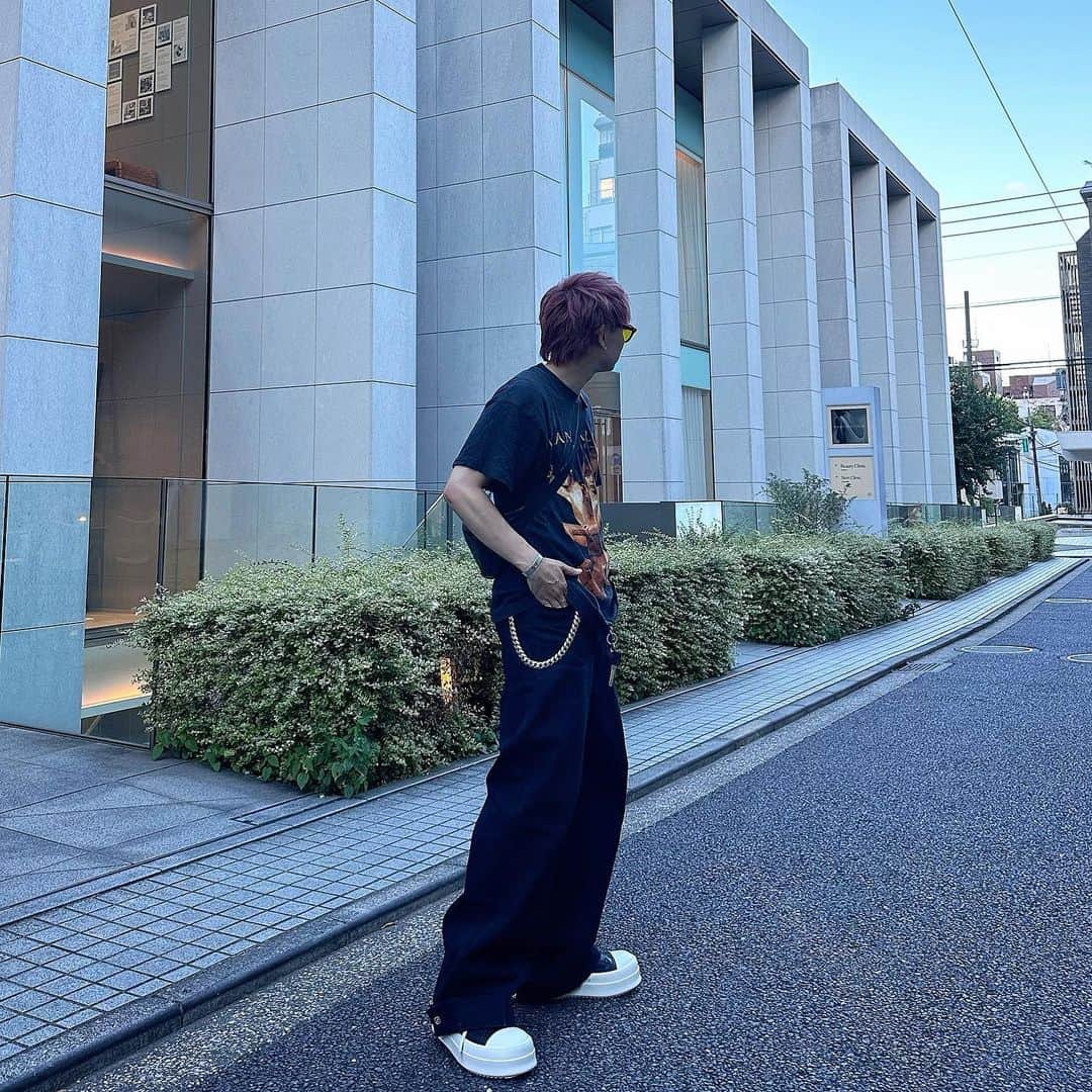 志村秀哉さんのインスタグラム写真 - (志村秀哉Instagram)「今日は髪染めて映画見た🎞️  new sneaker @rickowensonline  MEGA BUMPER..  #超特急 #rickowens #wooyoungmi」8月17日 22時16分 - shu_11x