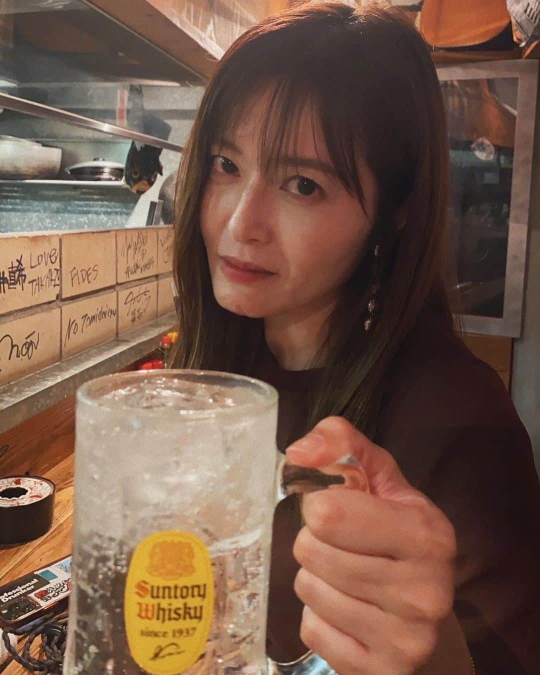 井上志帆子のインスタグラム：「#飲食色々  安定の酒場コージ(@skb_ko_zi )さま 岩瀬串店(@iwase__kushiten )お久しぶりに行けた ちえちゃんが釣ったお魚でのパーティー(@chieonoueee )お邪魔しました、美味しかったしいろんな映画見て泣いて笑った #嘘みたいに失敗した餃子 #なべさんハピバ#29歳#永遠の #爺と孫#麦酒#ビール #牡蠣ドリンク#酵素#健康ドリンクと酒の追いかけっこ」