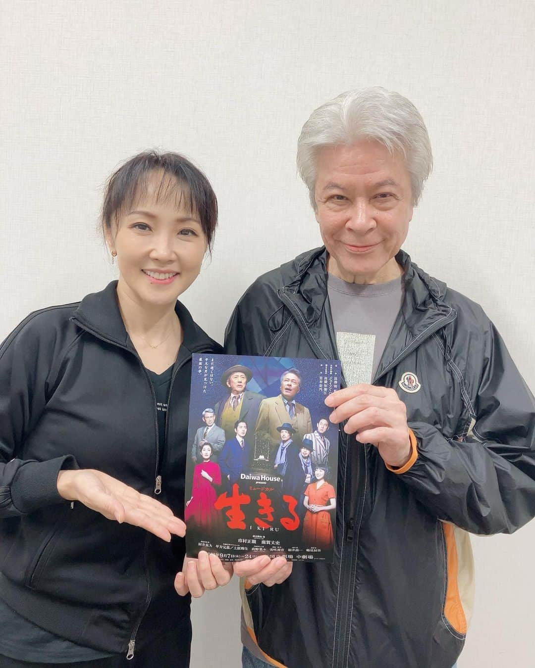 濱田めぐみのインスタグラム：「. ‪⭐SMART USEN「劇場こそ我が家」  ‪ ゲスト　#鹿賀丈史 さん ‬  ‪配信期間　8月18日〜9月1日  なんと‼️ 鹿賀丈史さんがゲストにいらして くださいました〜😊  劇団四季当時のお話から9月から上演の ミュージカル「生きる」のお話まで とにかく貴重なお話をたくさん聞かせて いただきました✨  これは永久保存版🥹  お楽しみに〜！  #スマホでハマメグ #鹿賀丈史 さん #smartusen #生きる #濱田めぐみ」