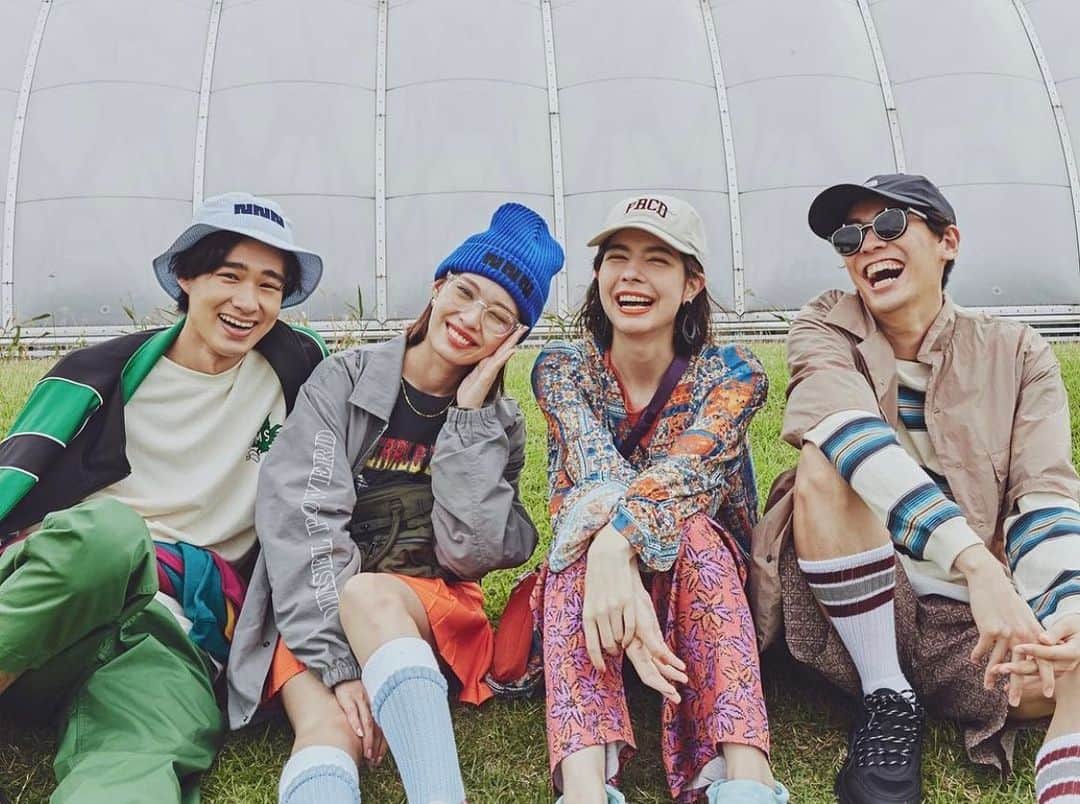 瀬奈ユウリのインスタグラム：「@mix.tokyo ☀️🌵🍻🕺🎶  フェスコーデ特集にでているよ〜🌈  フェスへ行く皆様！ 暑さ対策&水分補給をしっかりして フェス、スーパースーパー楽しんでおくれよな🫶❣️❣️  #mixtokyo #フェスコーデ」