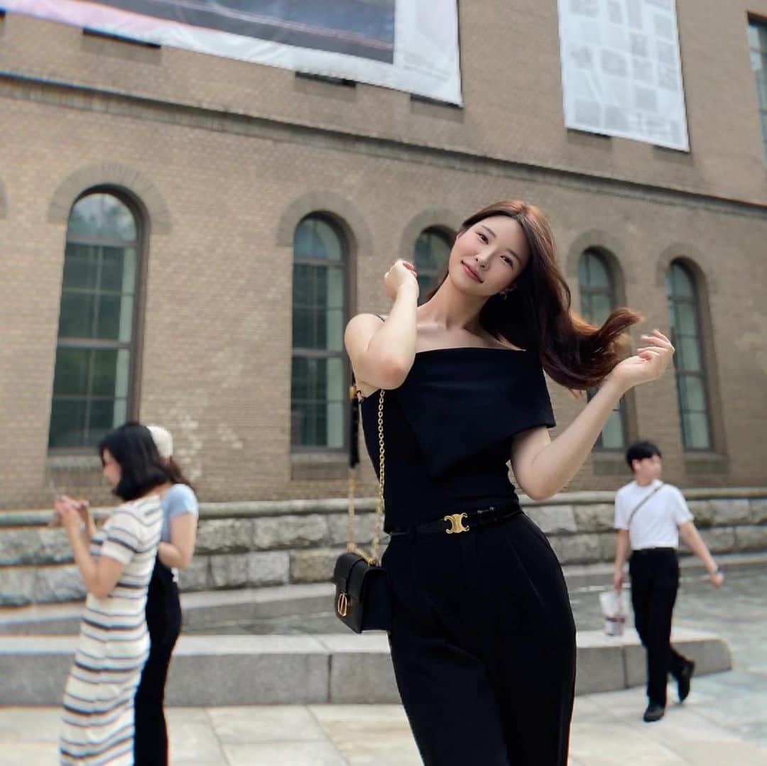 李到華さんのインスタグラム写真 - (李到華Instagram)「사람들 피해서 찰칵🌼 . . .  #에드워드호퍼_길위에서  #서울시립미술관  #이번달전시 #이번달미술관 #8월문화생활」8月17日 22時30分 - ah____rim