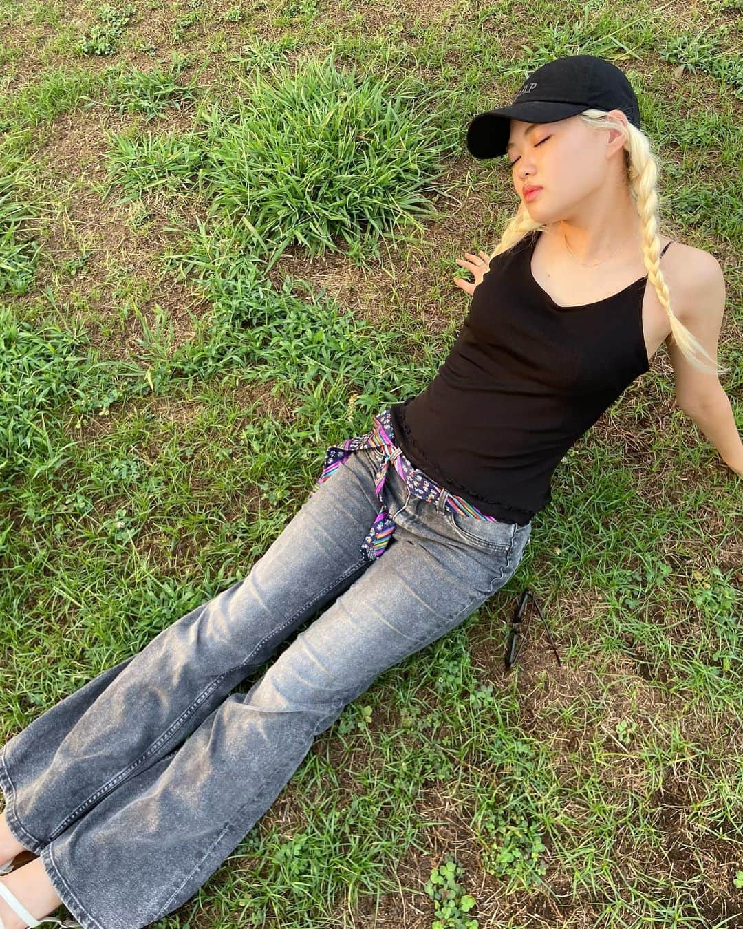 川端結愛のインスタグラム：「近頃の私服ぽてチャンです🍀最近は色んなところに飛び回っておりました✈️  わかる範囲、ブランド全部タグ付けしたよーーー 大阪で着てる、ピンクのワンショルっぽいの、韓国のホンデのお店で買ったのー！メイン通り入ってすぐの右側！！🎀」