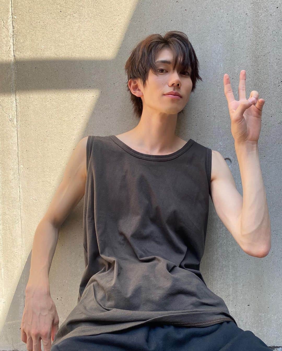 樋口晃平のインスタグラム：「本日、ドラマ「体感予報」第二話放送です！  今日は葉の嫉妬が見れると思いますよ☺︎  #ドラマ体感予報 #体感予報  #mypersonalweatherman」