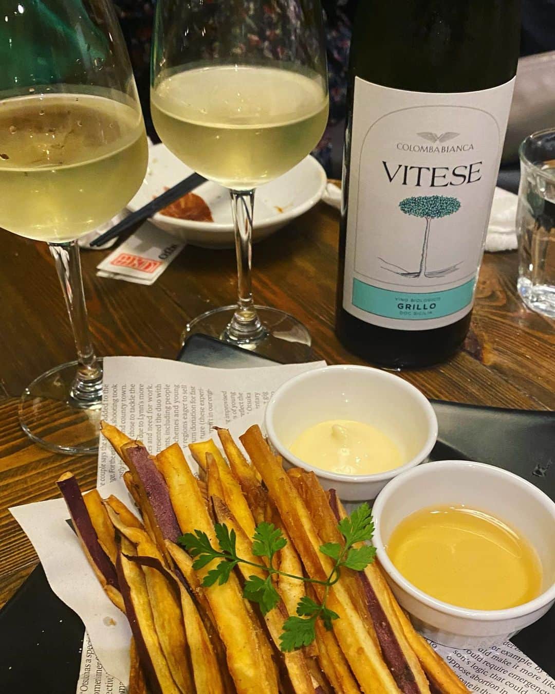 藤森マリナのインスタグラム：「Nagoya🐥🍠🍷🍤🍯 さつまいもスティックの注文が細かい 名古屋美女たちと美味しい楽しい夜❤︎  ㅤㅤ  ㅤㅤ#名古屋グルメ#名古屋飯#名古屋駅#なごにゃん#roccaandfriendscreperie#伊勢カフェ#賢島グルメ」