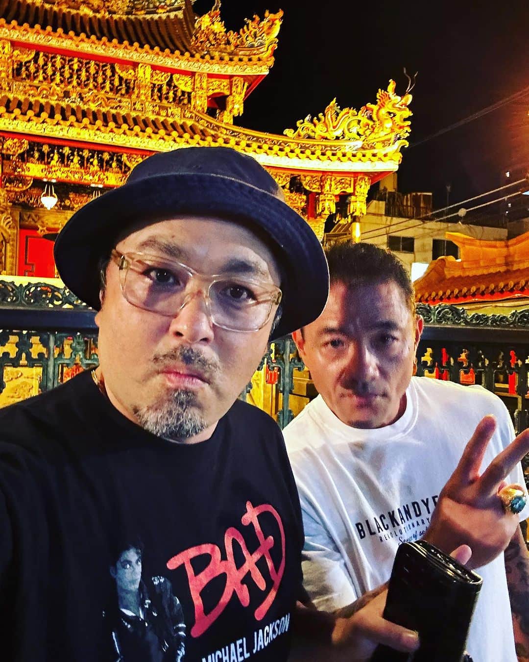 マッコイ斉藤のインスタグラム：「横浜黄昏れ♫ホテルの〜小部屋♫」