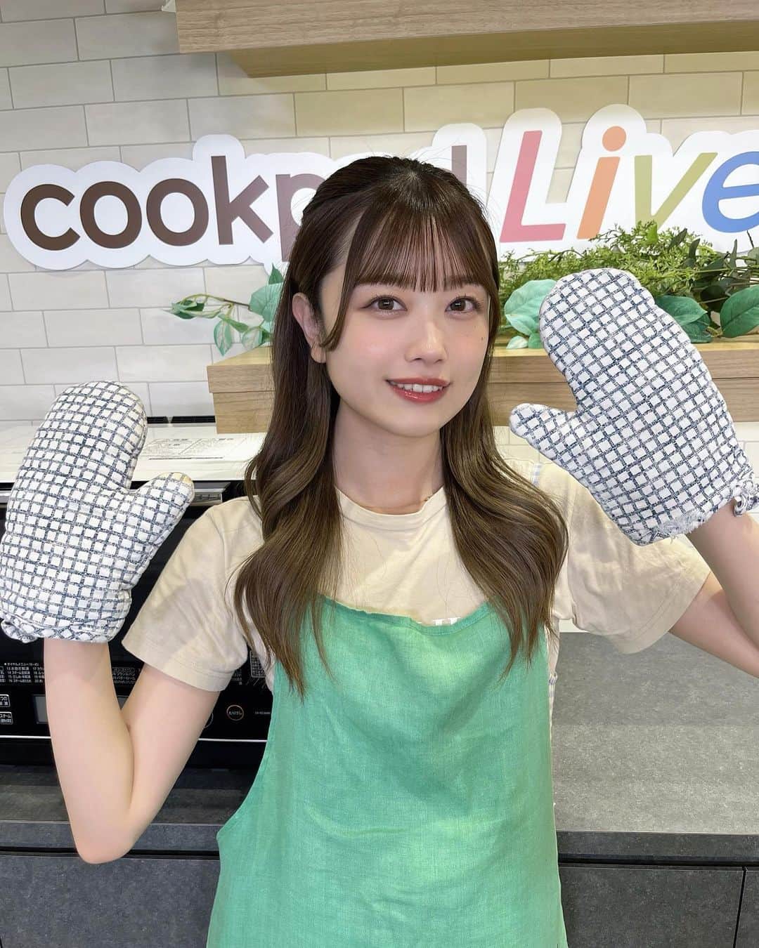 松村美月のインスタグラム：「.  cookpad Liveありがとうございました🍳 エプロン似合ってる〜？♡」
