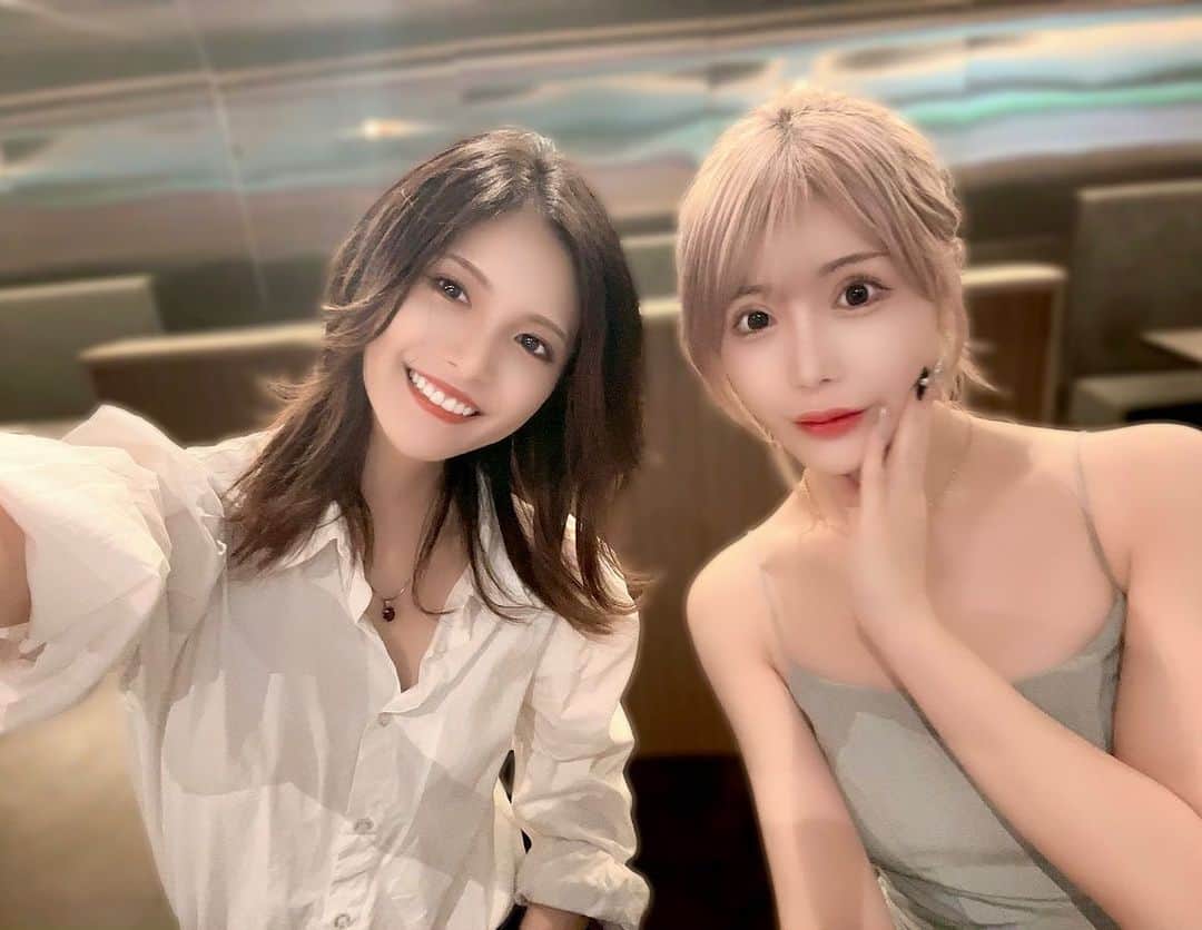 美沙玲奈のインスタグラム：「🐰🤍 ̖́- 急遽、お仕事終わりにあやちゃんと🫶 またまたいっぱいお話が出来て嬉しい。 会うと”私も頑張ろう”と思える相手との時間は 本当に楽しくて貴重です🍀✨」