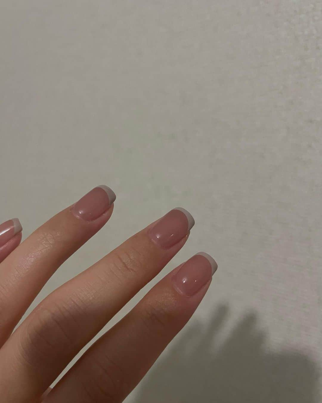 まめだのインスタグラム：「⁡ ベージュフレンチ🍨 久々のスクエア可愛い ⁡ #nail #フレンチネイル #スクエアネイル」