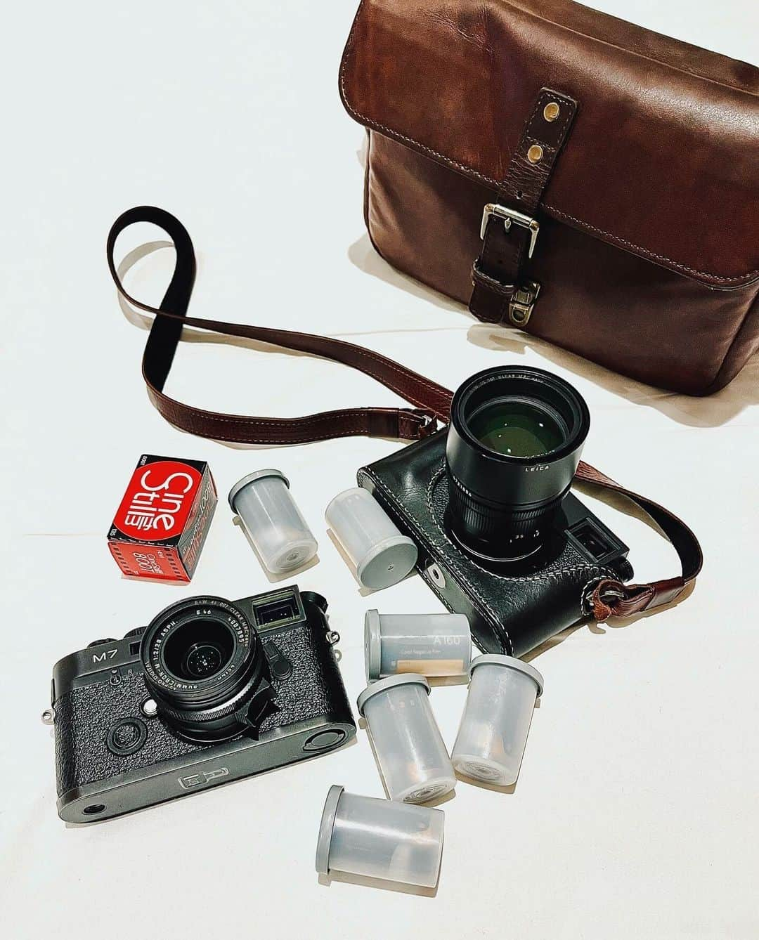 ライカさんのインスタグラム写真 - (ライカInstagram)「Creatives  Maybe not the best part of a shooting day, but tidying up massive amounts of image files is a part of photographer's daily routine. How do you maintain order when the creative spirit gets in the way?  Grab your Leica and show us your own aesthetic. Use #LeicaEDC.  📷:@rye_whiskey #LeicaCamera #Leica #🔴📷」8月17日 23時00分 - leica_camera