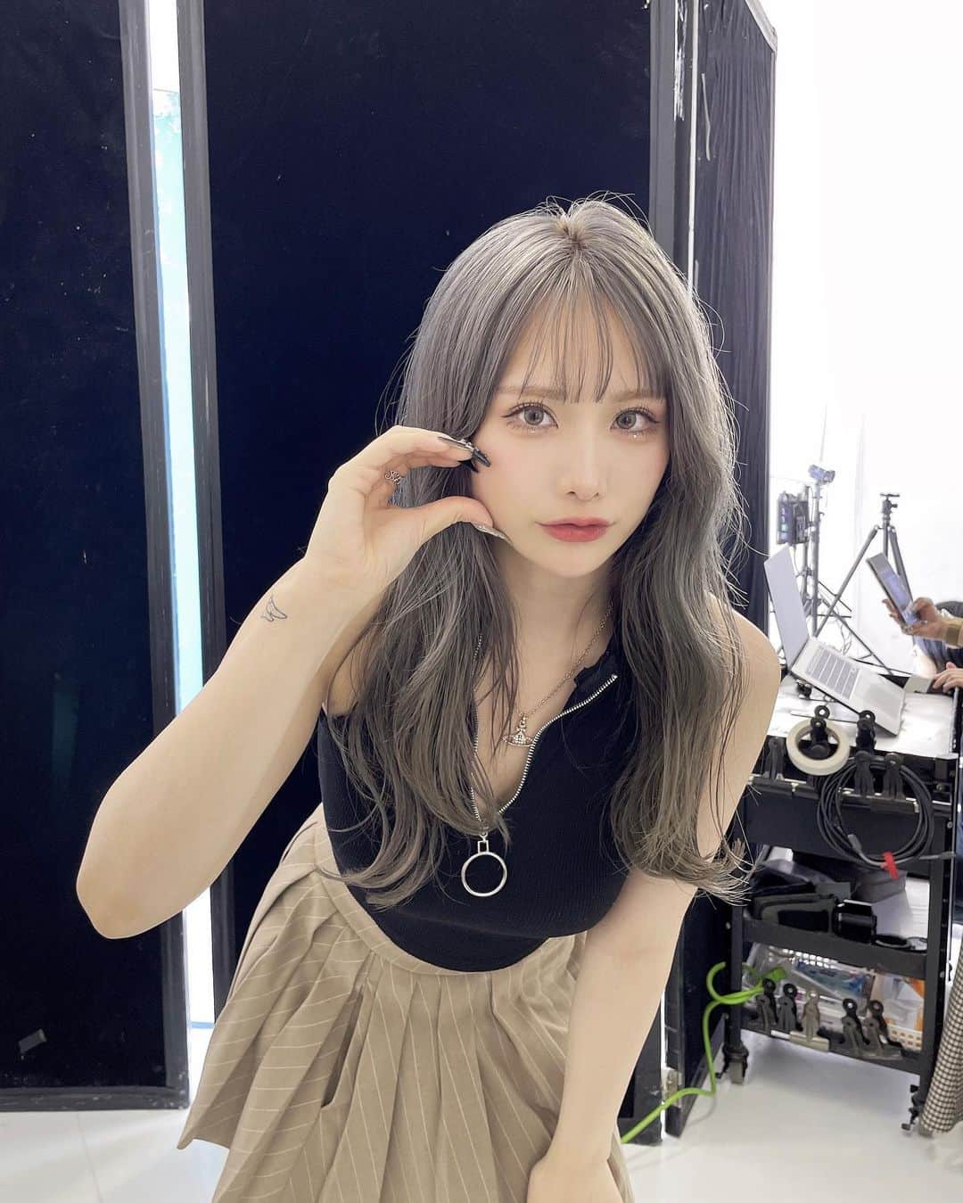 天魔のインスタグラム：「撮影でメイク薄めでそわそわしてた🦋 * * #selca#selflove#sawafoto#hair#outfit#ootd#撮影#自撮り#自拍#셀카#韓国ファッション」