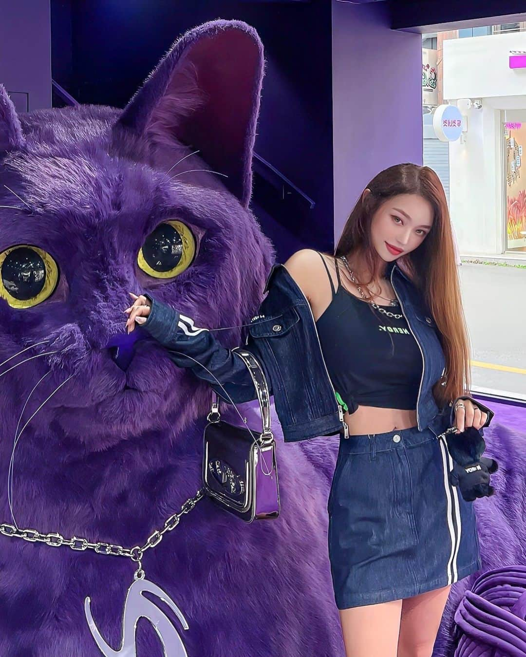 パク・ソヨンさんのインスタグラム写真 - (パク・ソヨンInstagram)「자이언트 냥이 두마리 업고 가실분~~🐱💜 두번째 사진에 저 째려보는거ㅋㅋㅋ너무 귀엽지 않나요🤣🤣」8月17日 23時27分 - ssovely1024