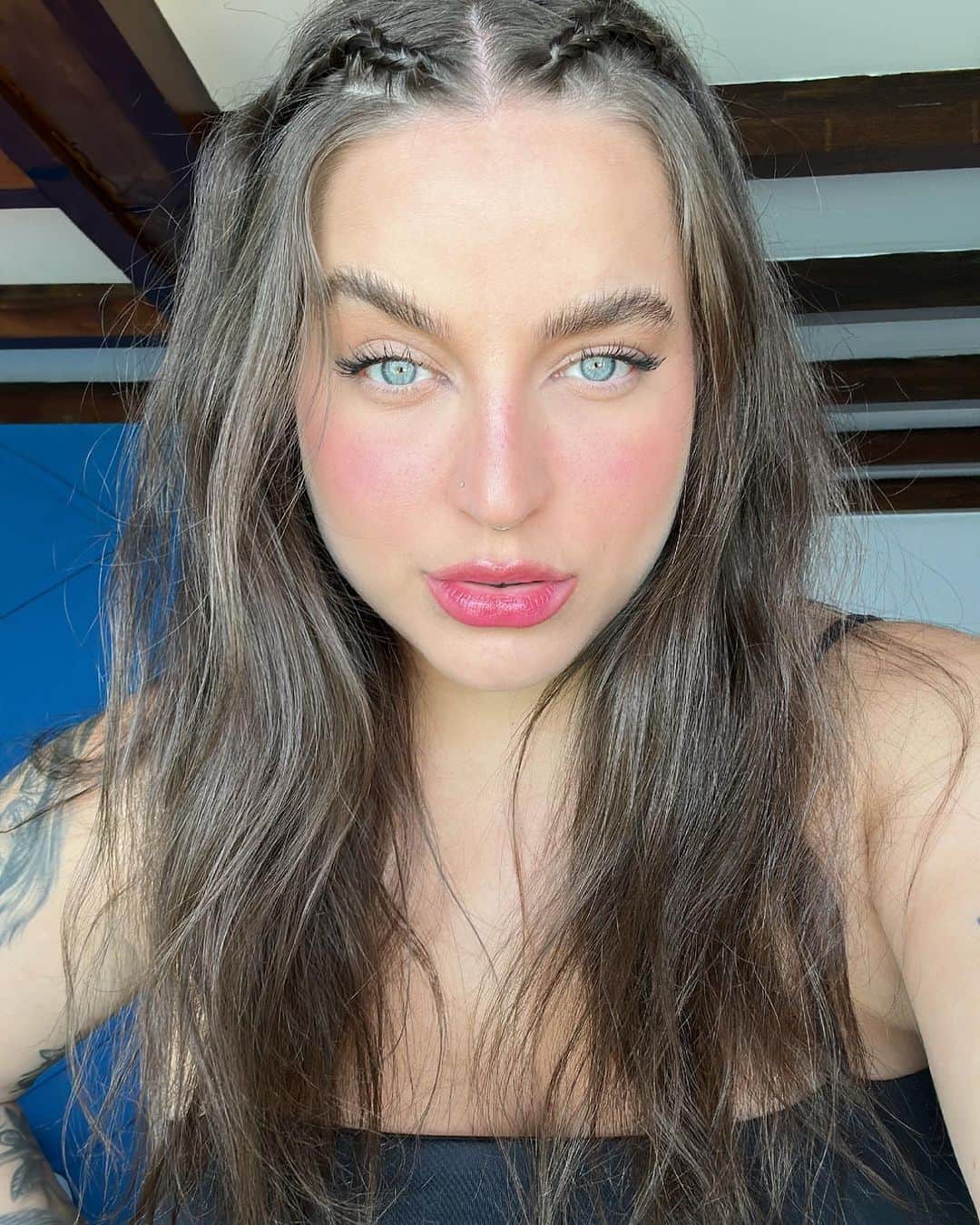 Bruna Unzuetaのインスタグラム：「🌈☀️🍓」